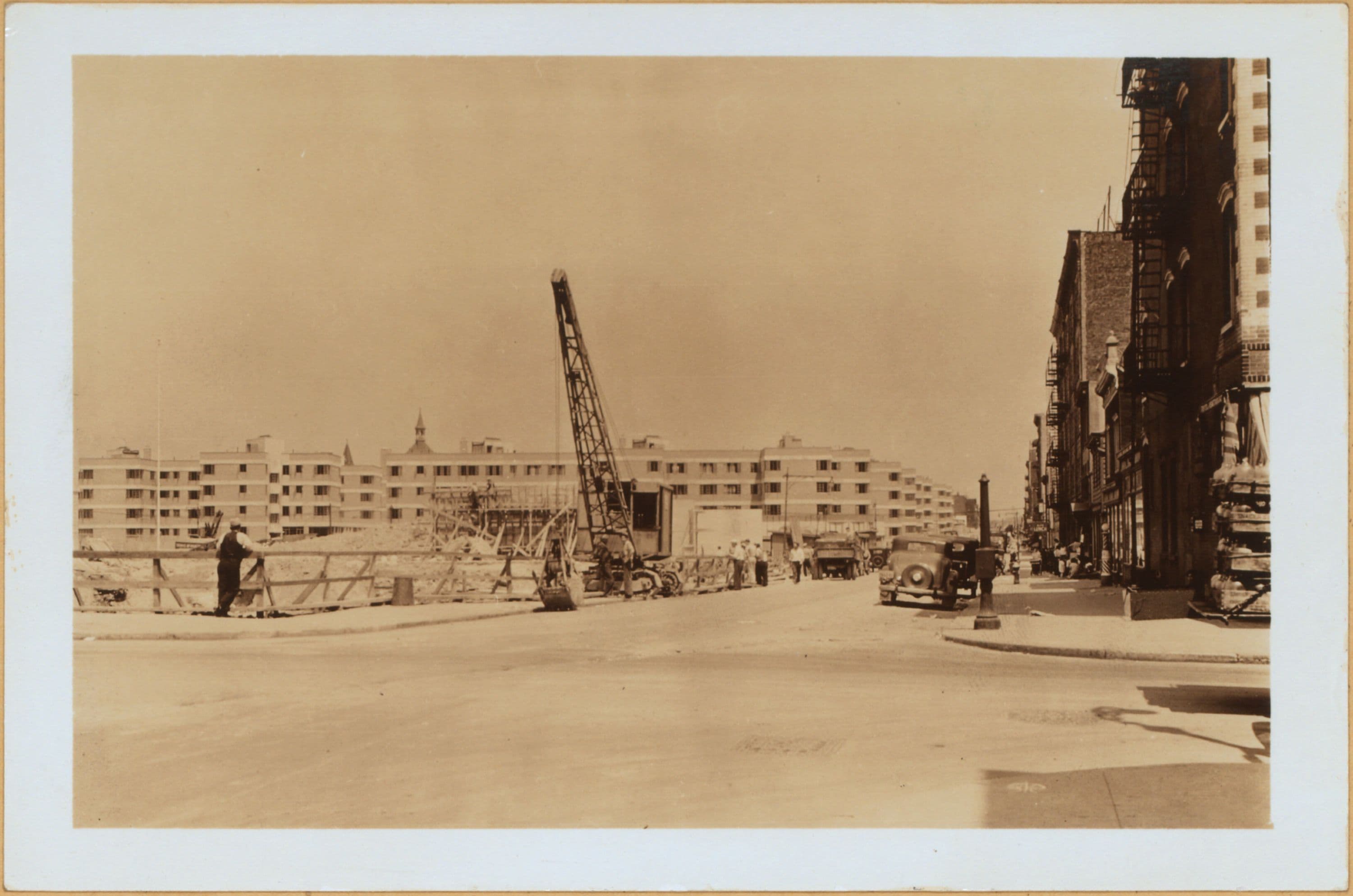 Brooklyn: Scholes Street - Manhattan Avenue