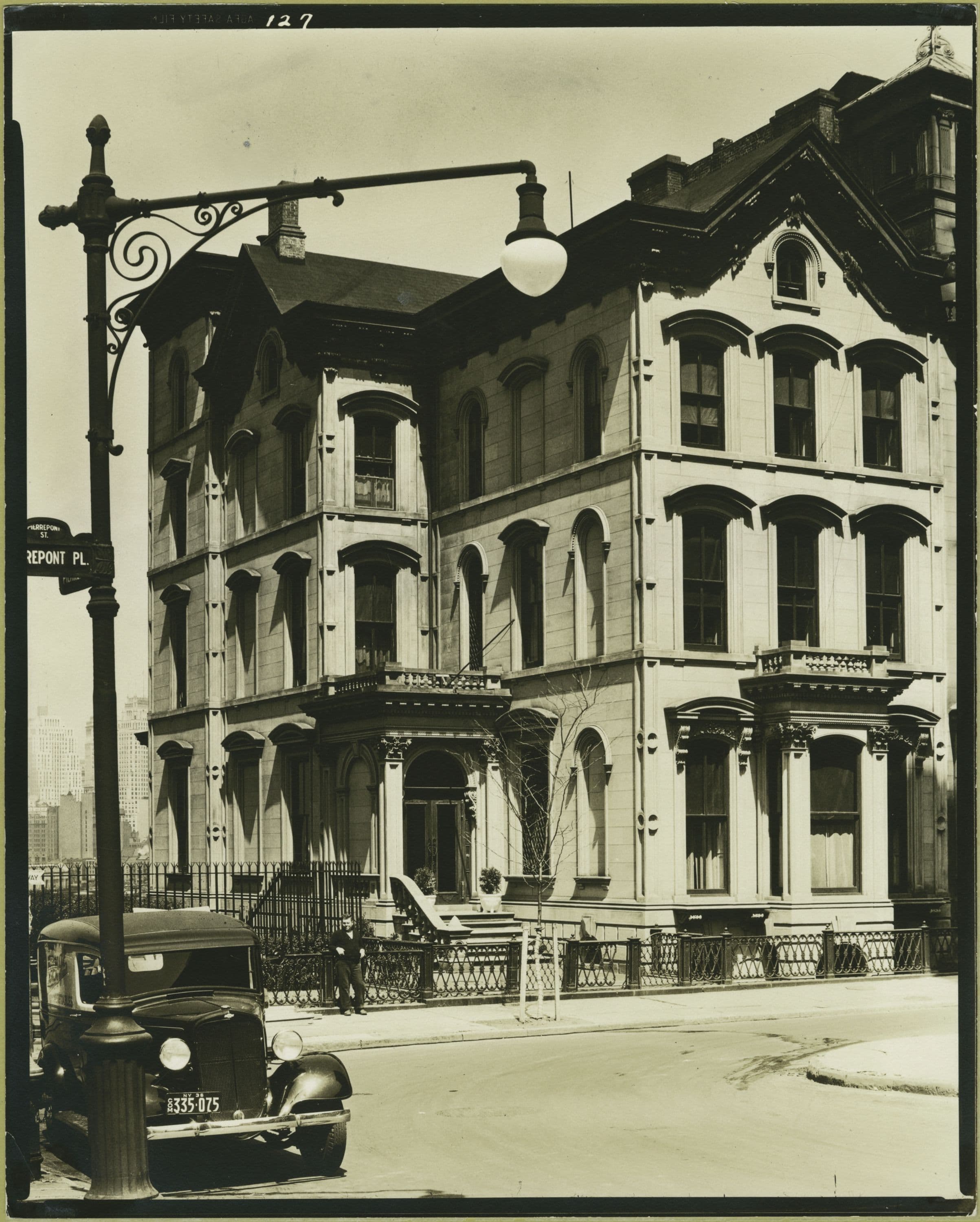 Brooklyn: Columbia Heights - Pierrepont Street.