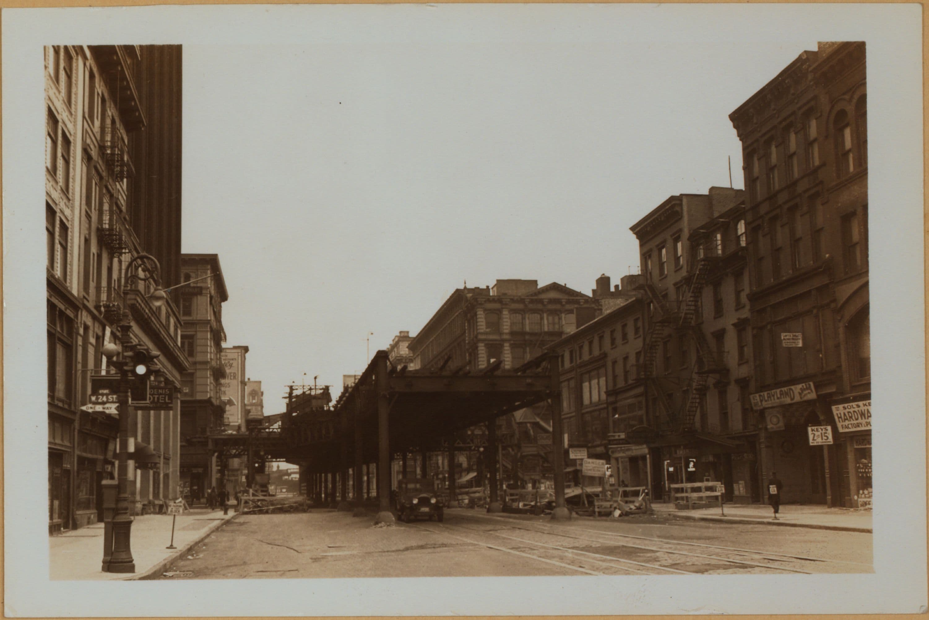 Manhattan: 6th Avenue - 24th Street (West)