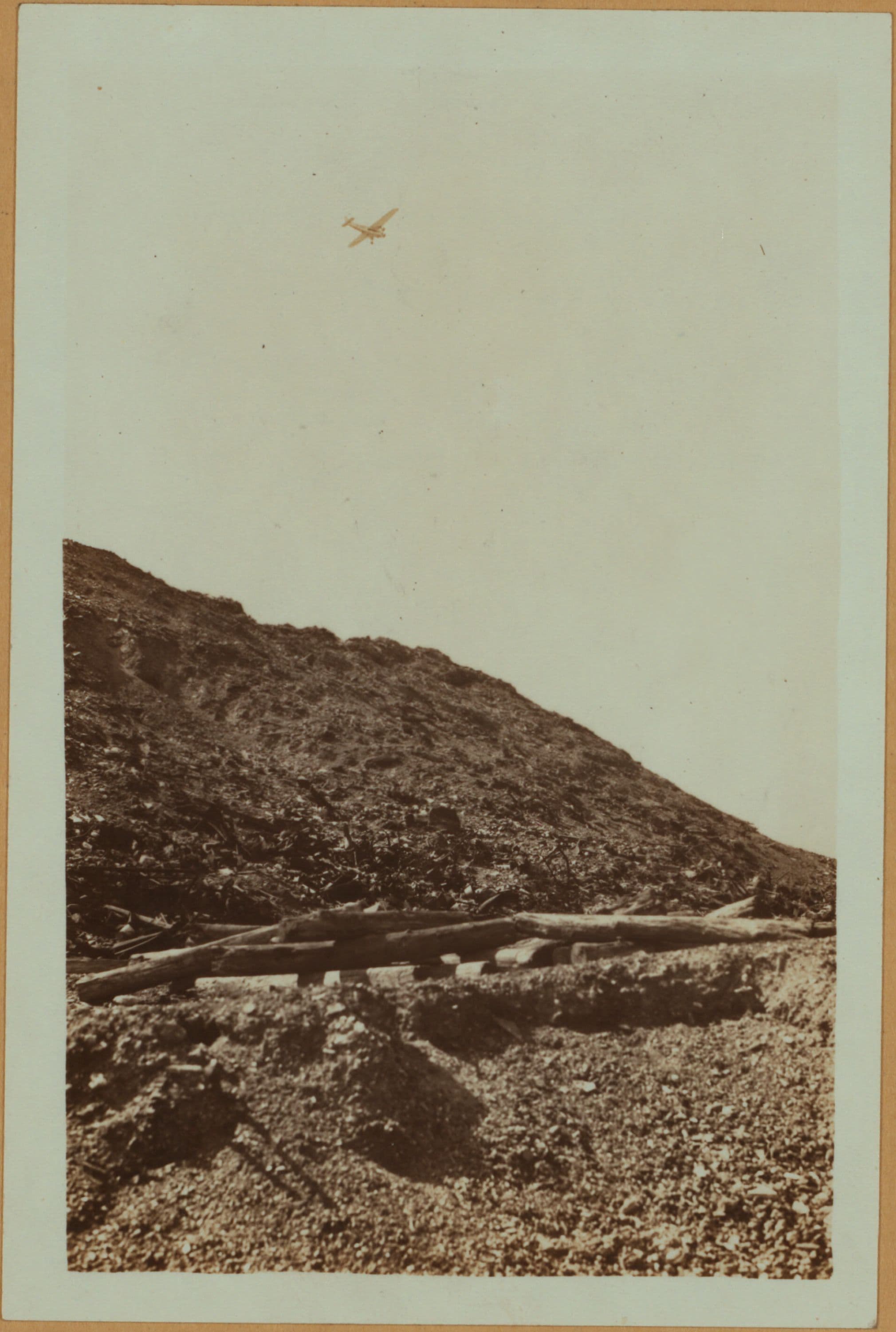 Islands - Rikers Island (North shore) - Refuse heaps.