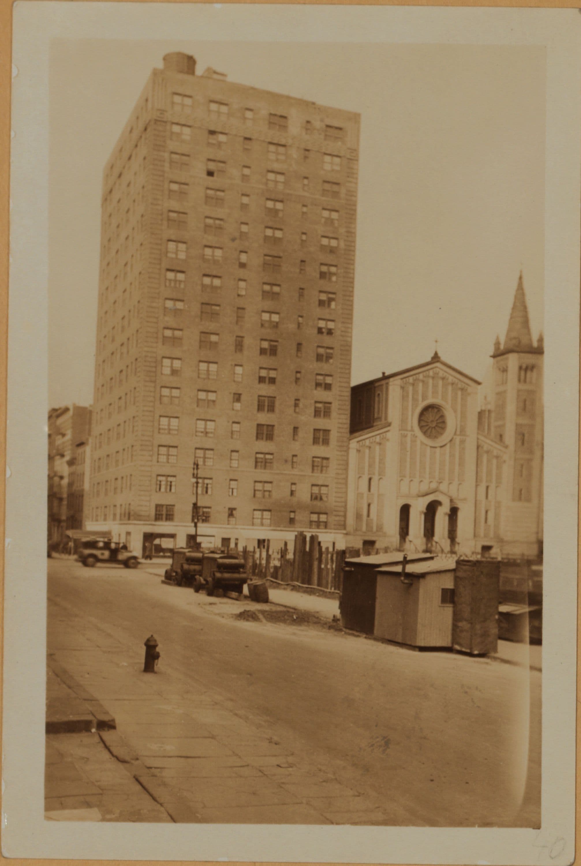Manhattan: 2nd Ave. - 21st St. E.