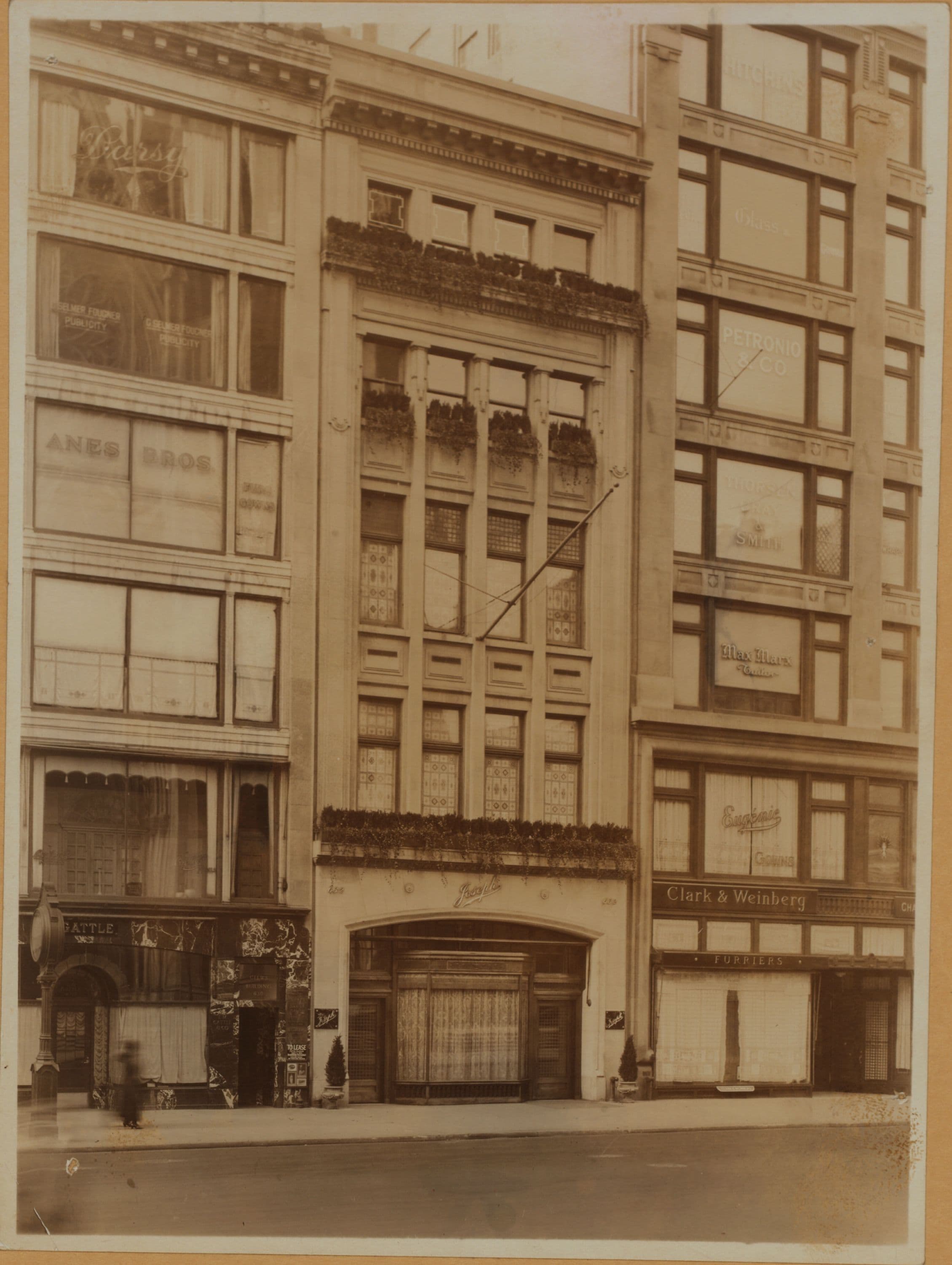 Manhattan: 5th Avenue - 50th Street (West)