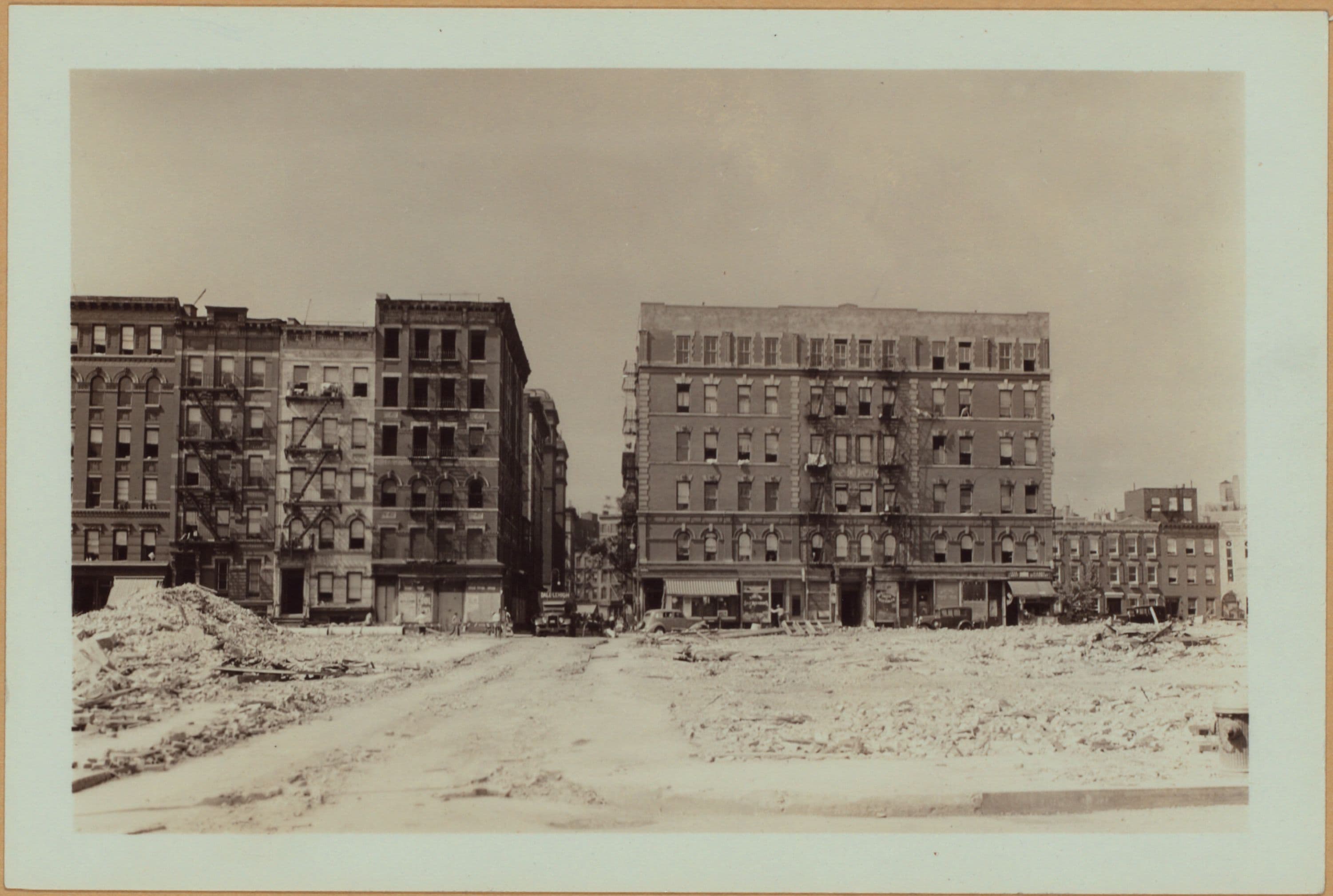 Manhattan: Monroe Street - Scammel Street