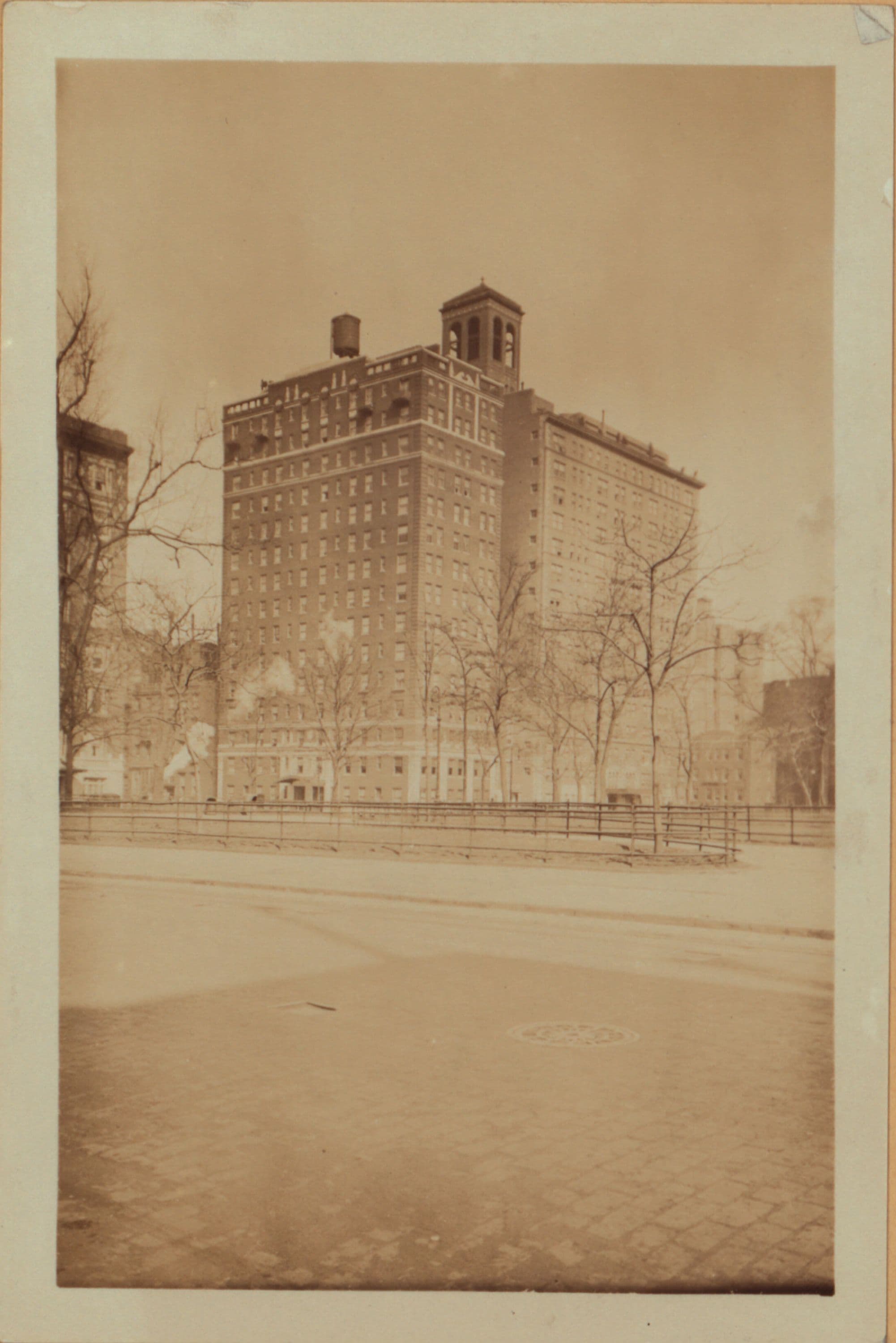 Manhattan: Washington Square West - Washington Place