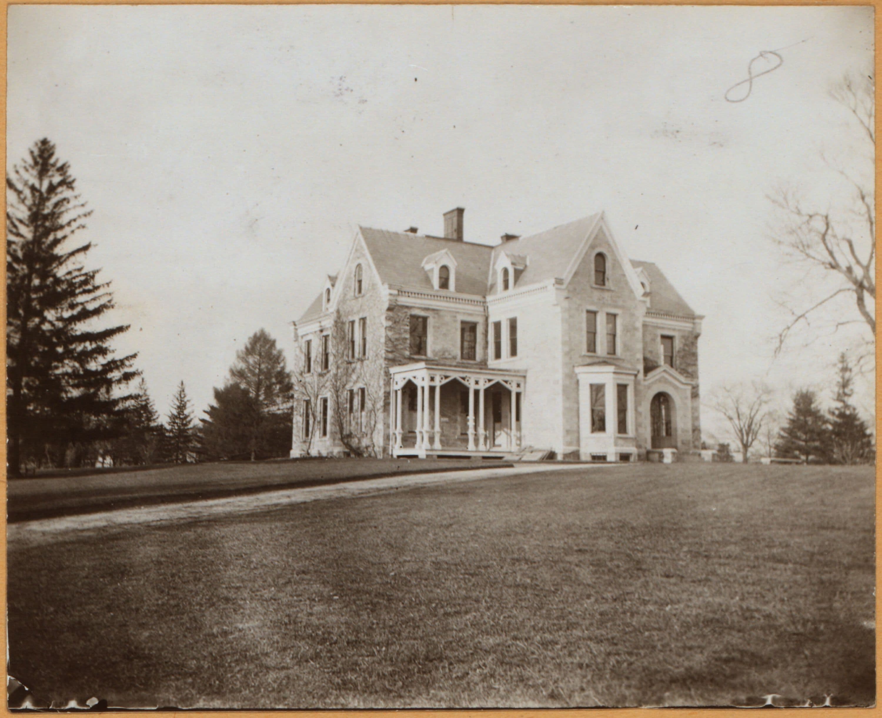 Bronx: Claremont Park - Zboroski Mansion.