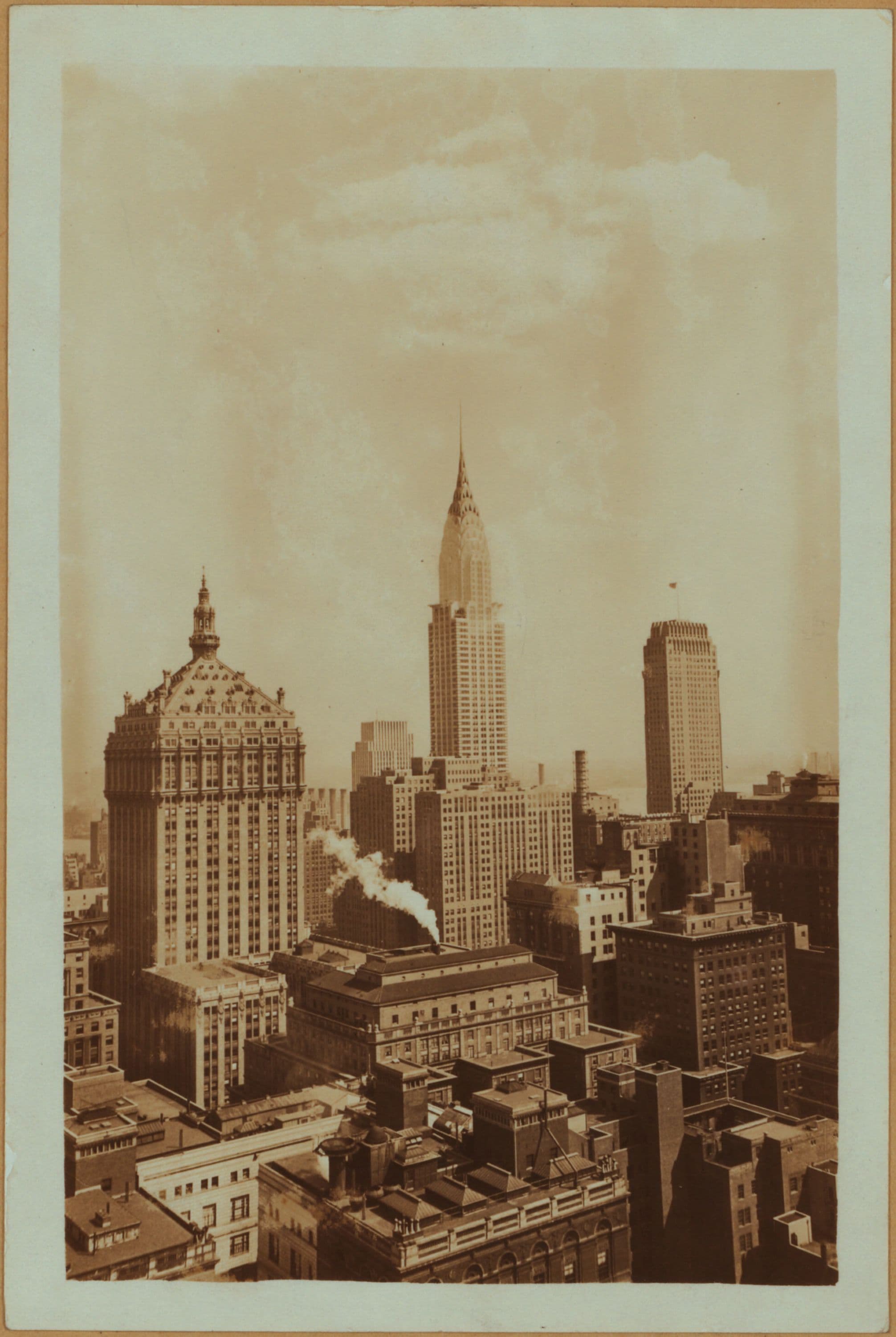 General view - 5th Avenue - Southeast. [Manhattan: 5th Avenue - 47th Street ; Chanin Building ; Chrysler Building ; Grand Central Building.]