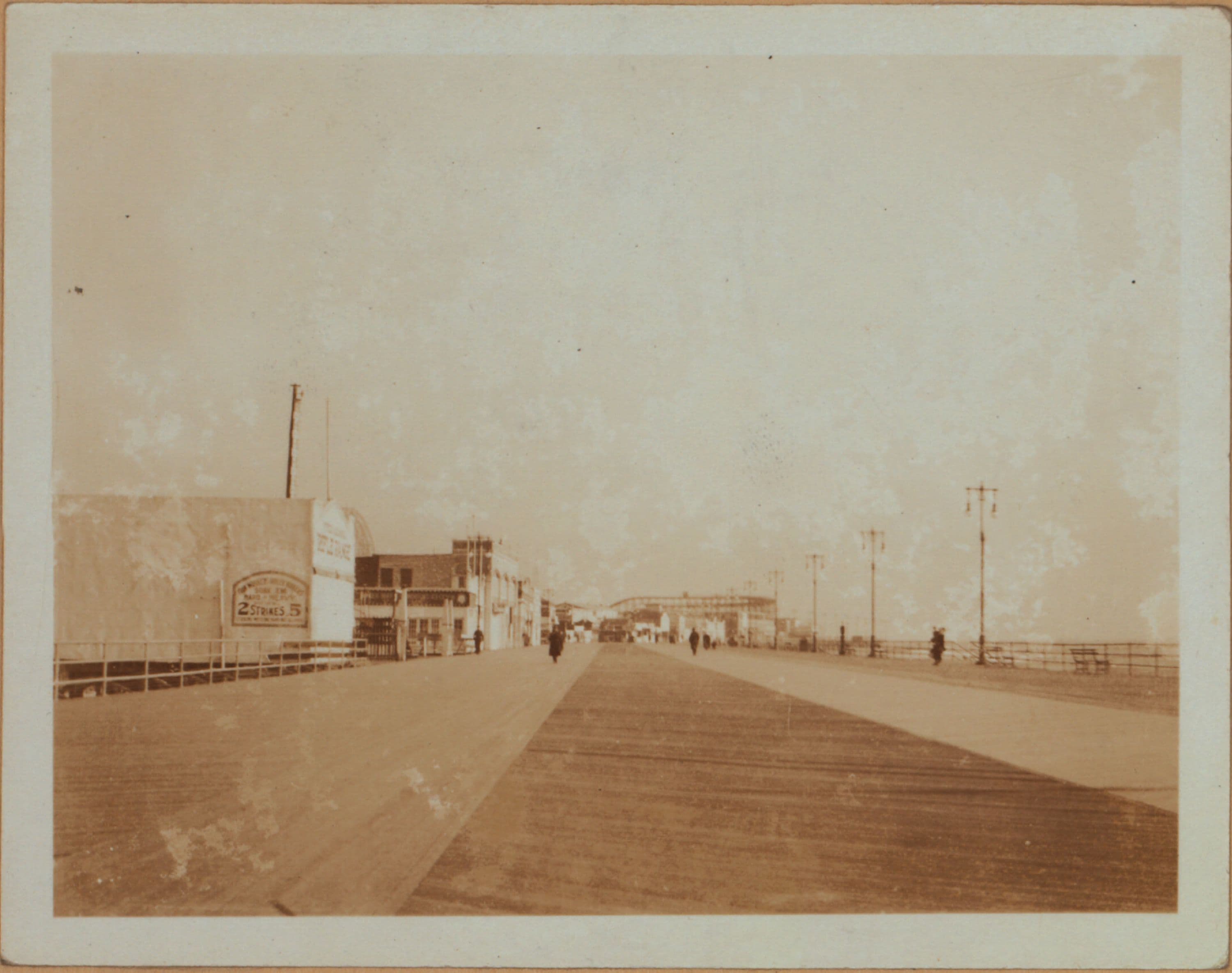 Islands - Coney Island beach - [Riegelmann boardwalk - Coney Island pier.]