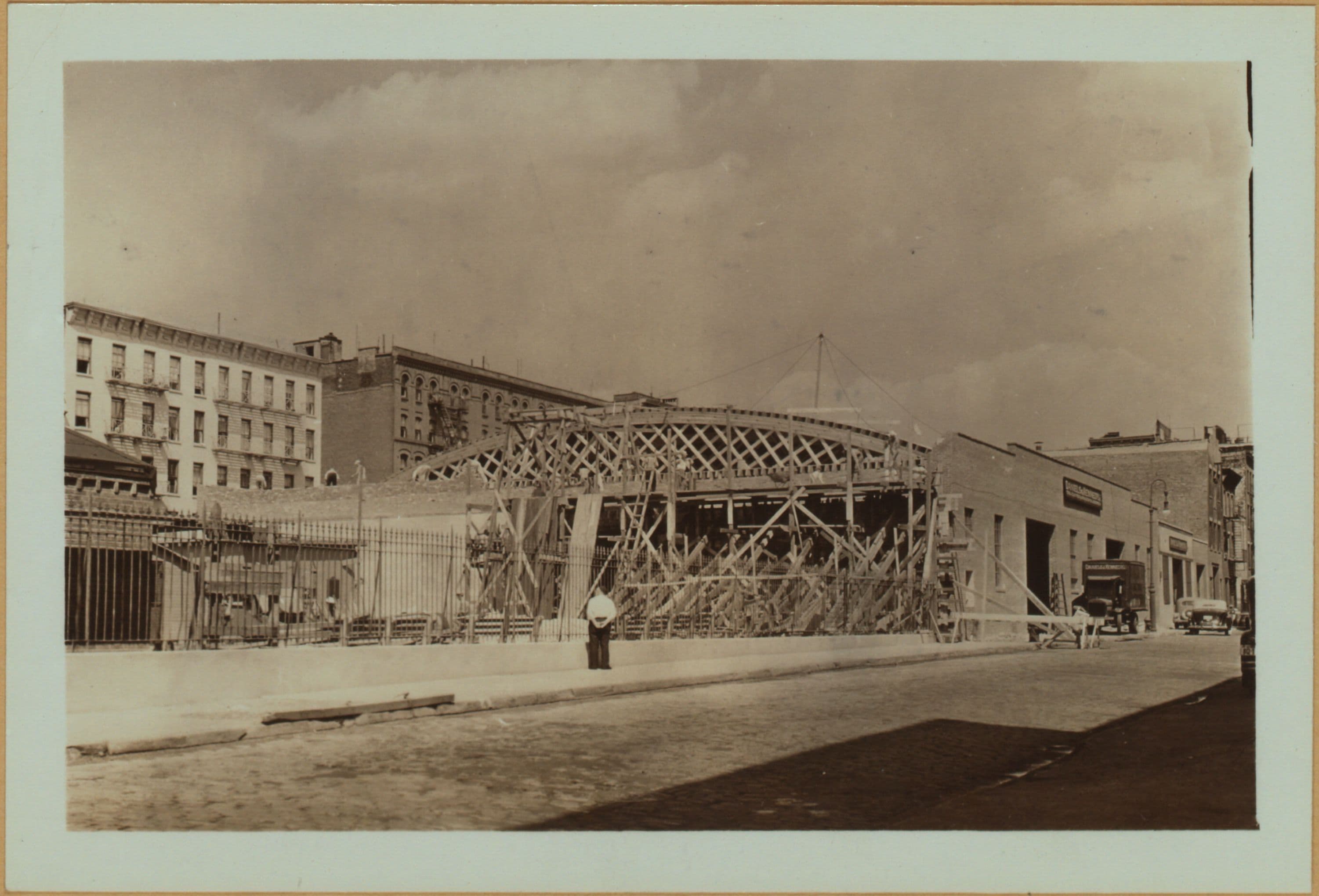 Bridges - Williamsburg Bridge. [Manhattan: Broome Street - Mangin Street.]