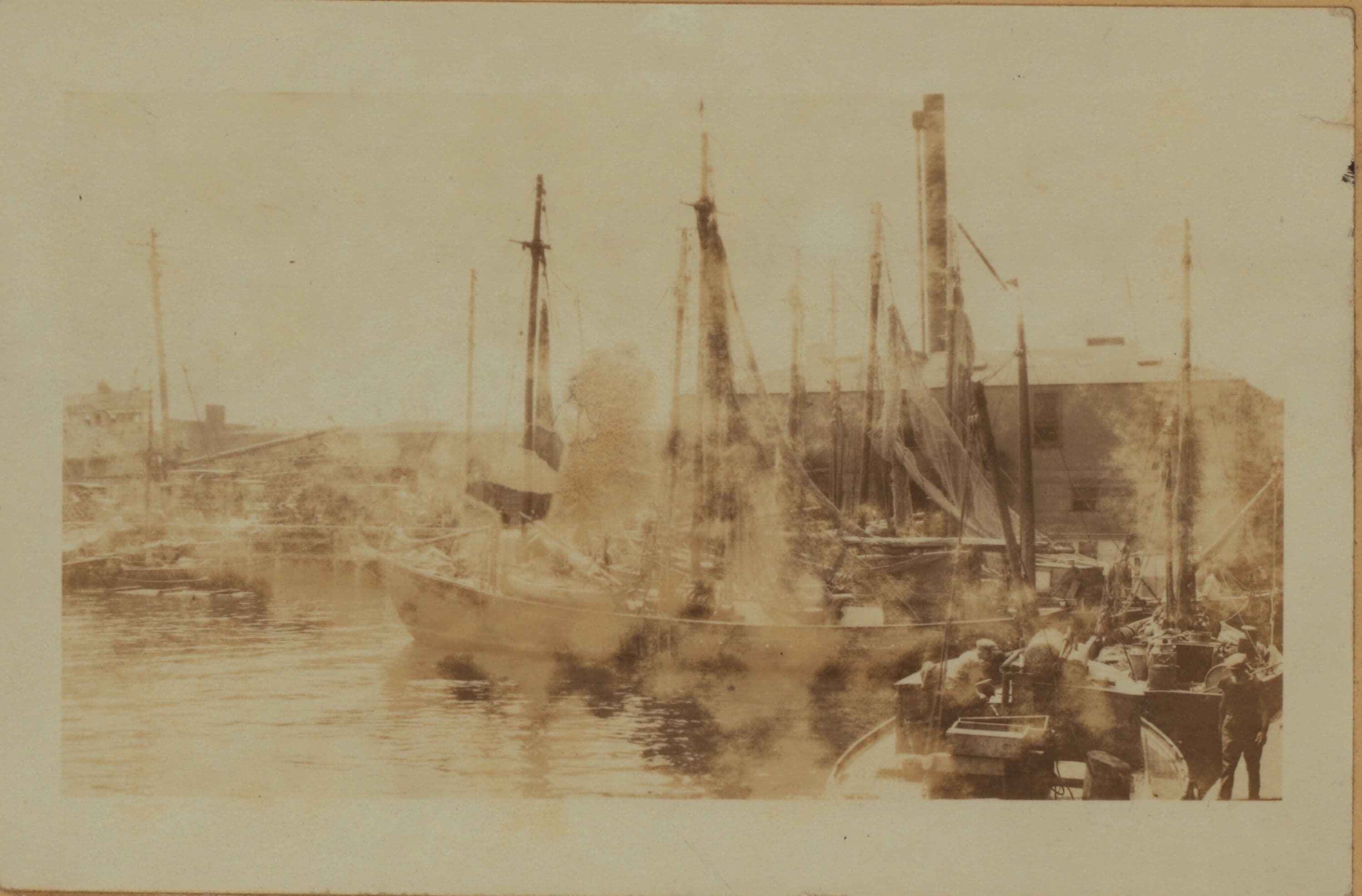 East River - Piers 16-17 - Manhattan - South Street - [Fulton Street ferry house.]