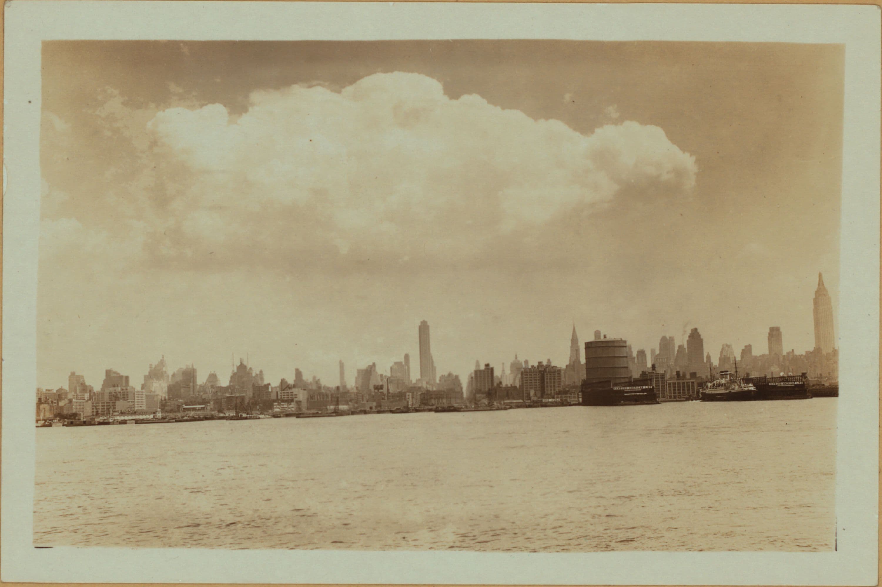 North (Hudson) River - Shore and skyline - Manhattan - [Midtown skyline between 14th and 59th Streets - Piers 83, 84, and 86.], 1933