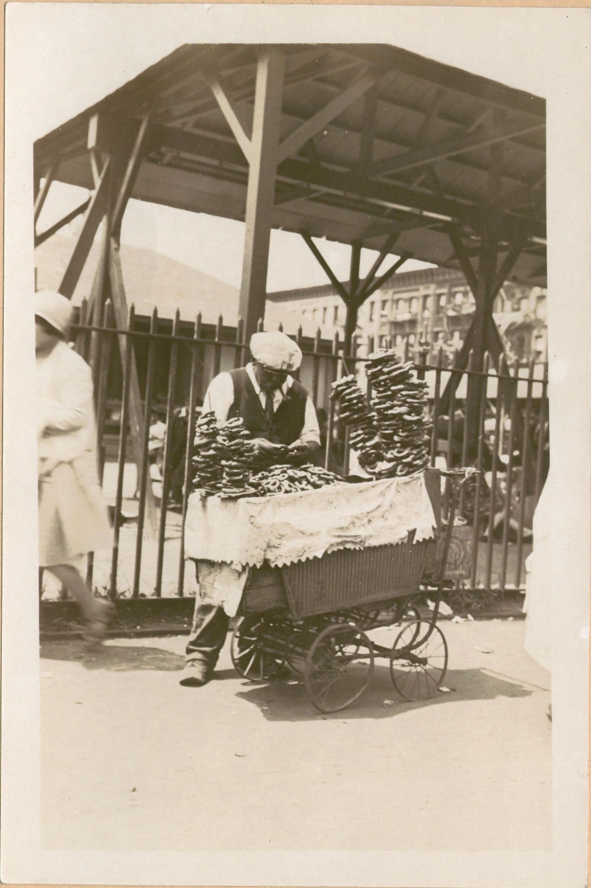 Occupations - Peddlers - Food - Refreshments - Pretzels.