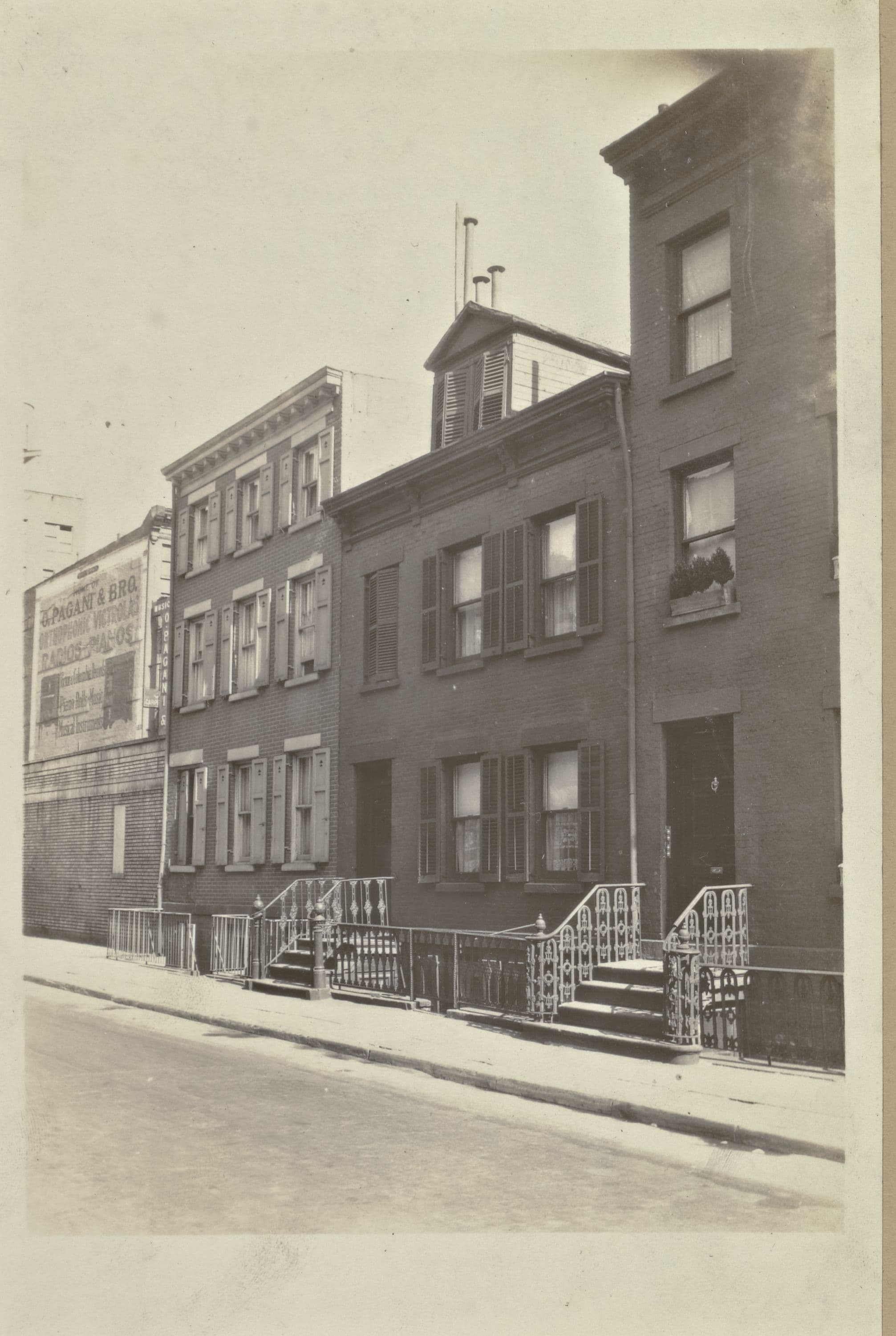 Manhattan: Barrow Street - Bleecker Street