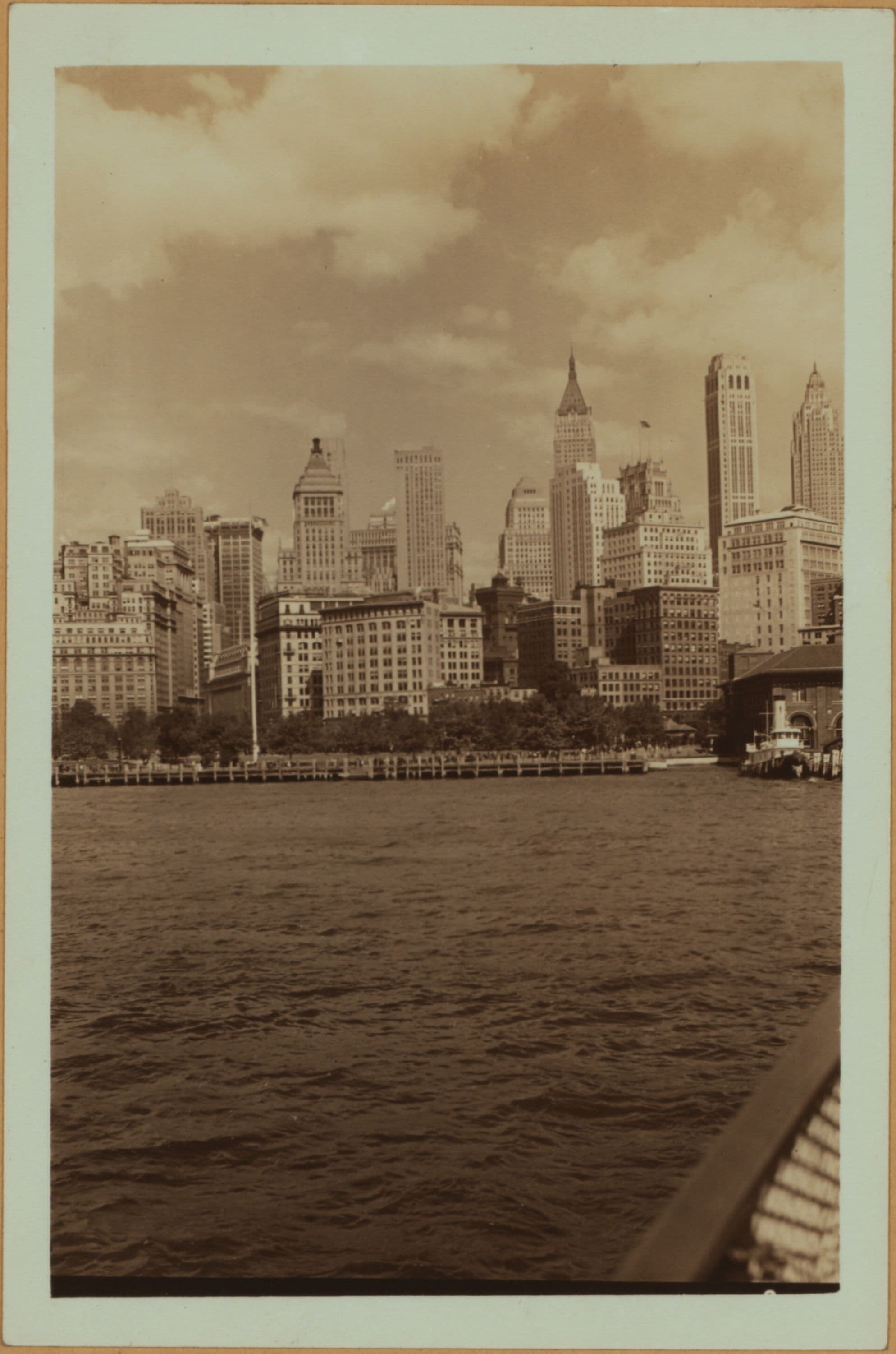 North (Hudson) River - Shore and skyline - Manhattan - Battery - 14th Street - [New York Aquarium.], 1935
