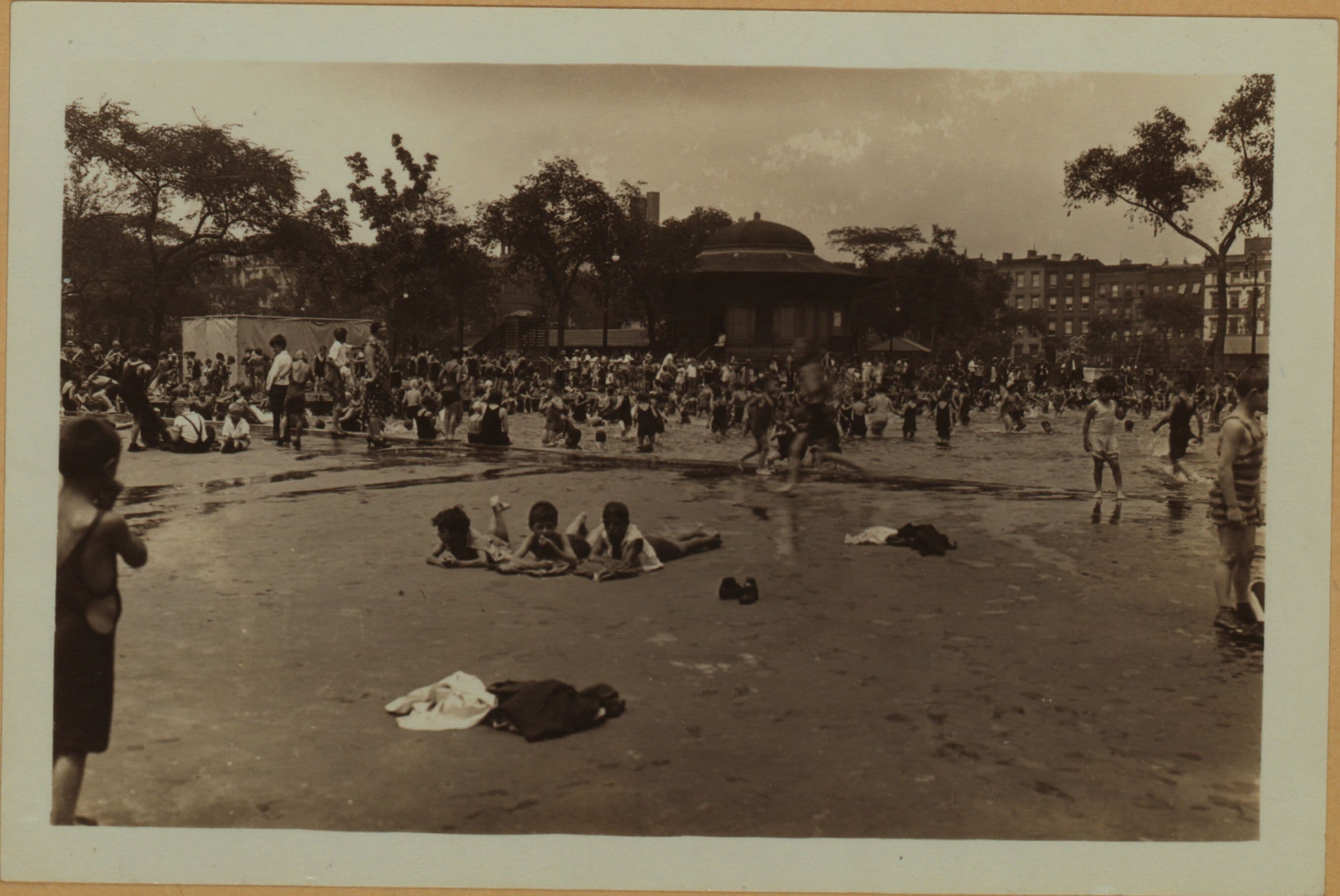 Recreation and hobbies - Children playing.