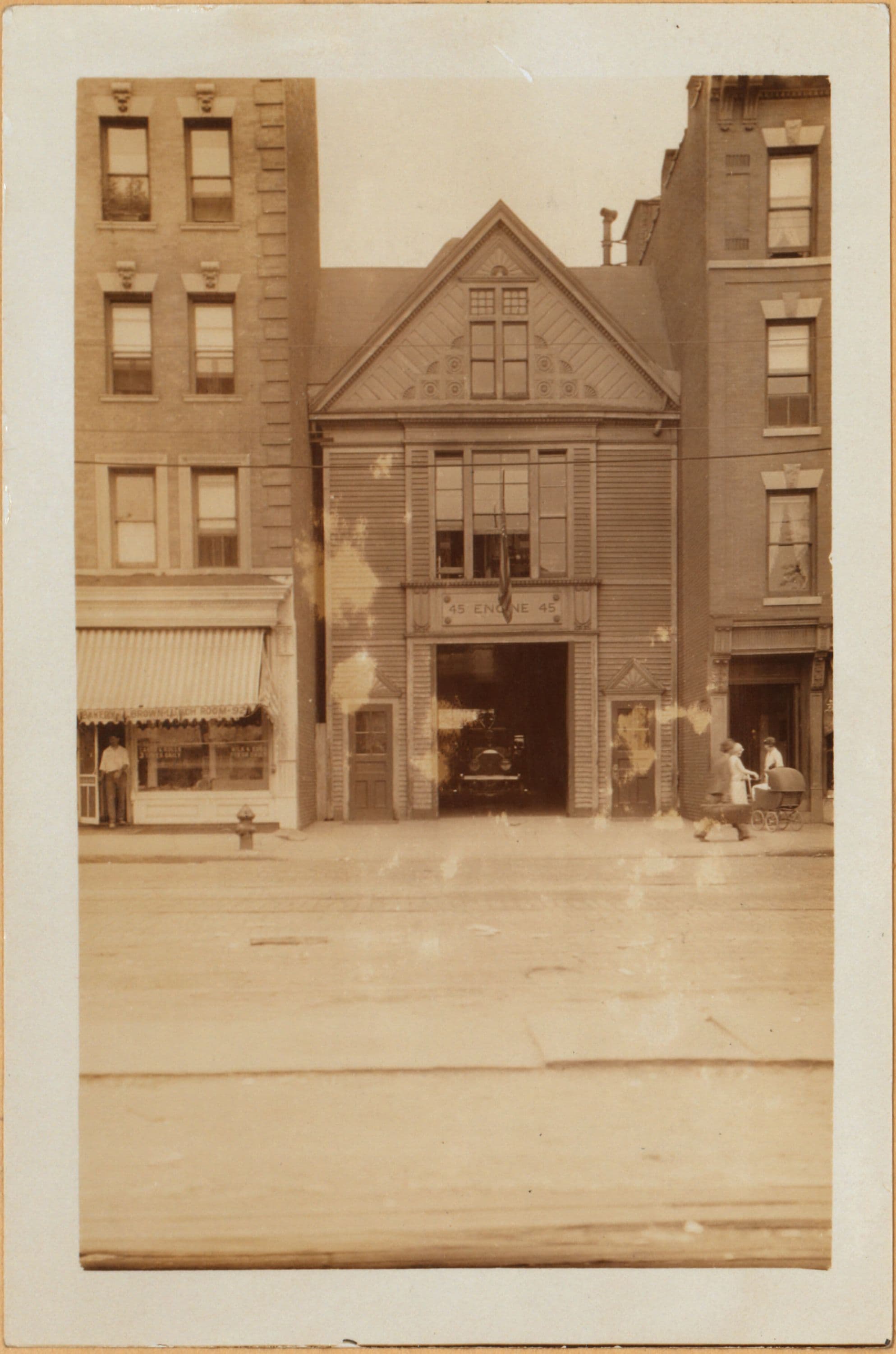Bronx: East Tremont Avenue - No. 925