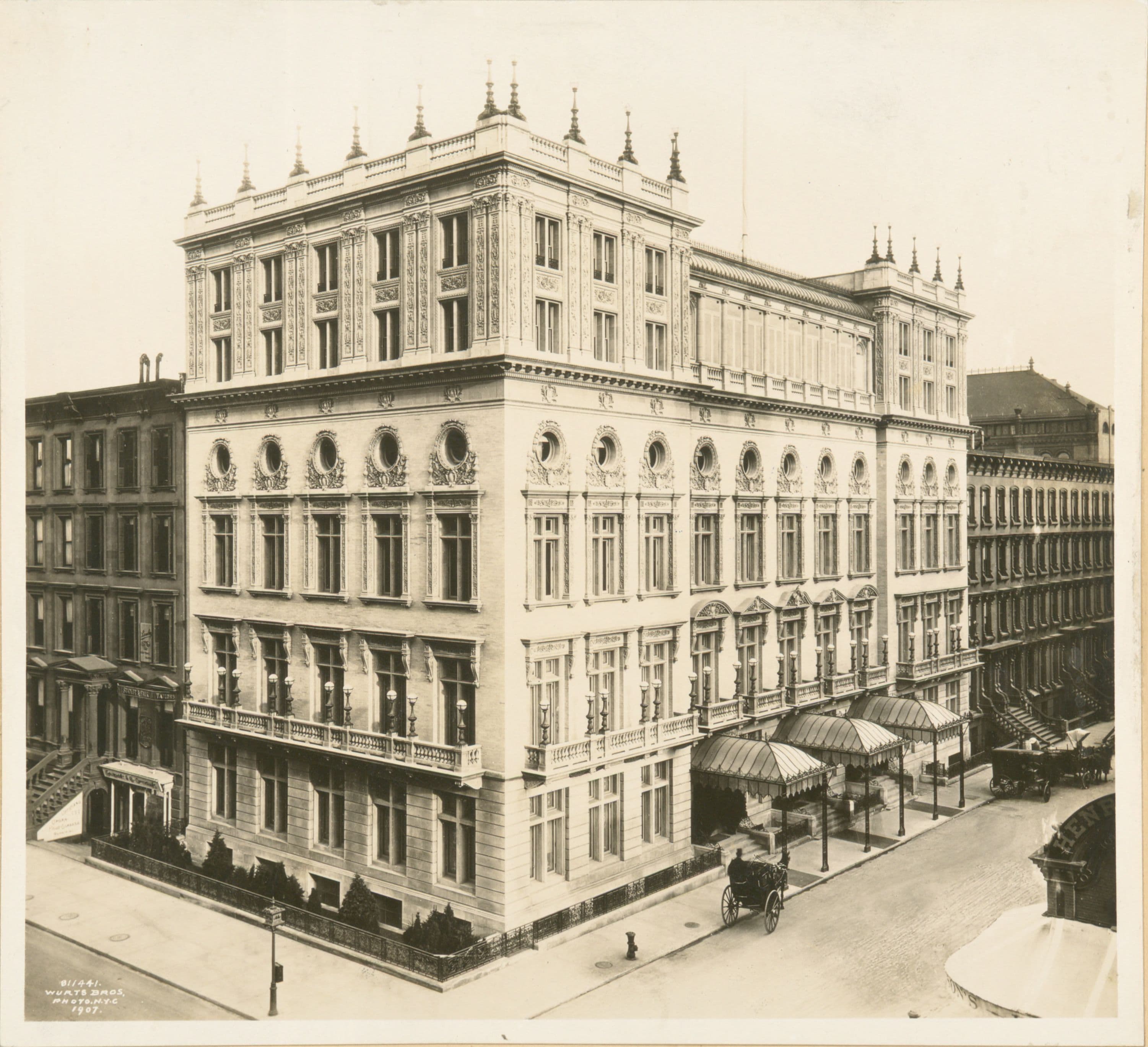 Manhattan: 5th Avenue - 44th Street
