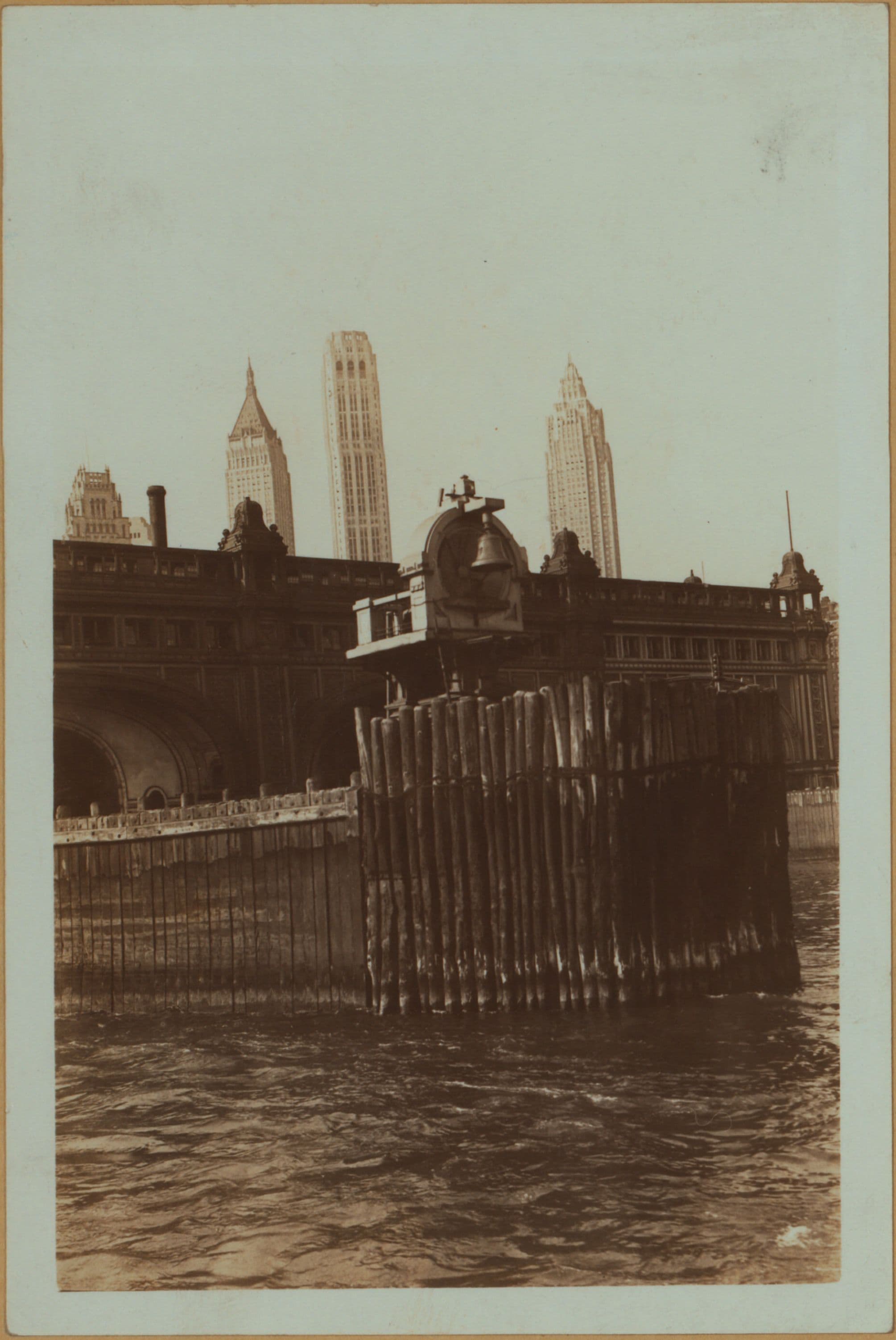 East River - Pier 1 - Battery Park, Manhattan - [Bank of Manhattan - City Bank-Farmers Trust Company - 60 Wall Street Tower.], 1930–1938