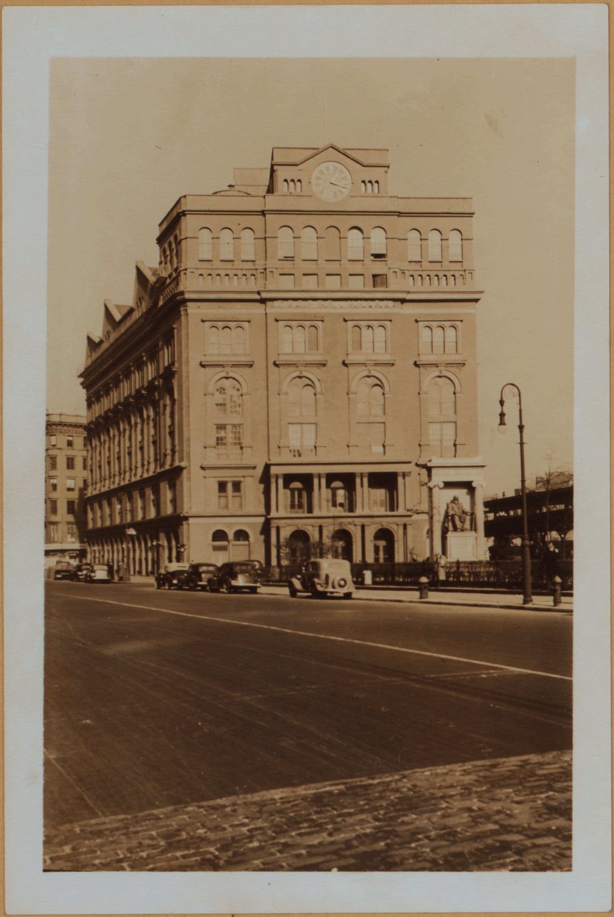 Manhattan: Cooper Square (North) - 6th Street (East) - Astor Place