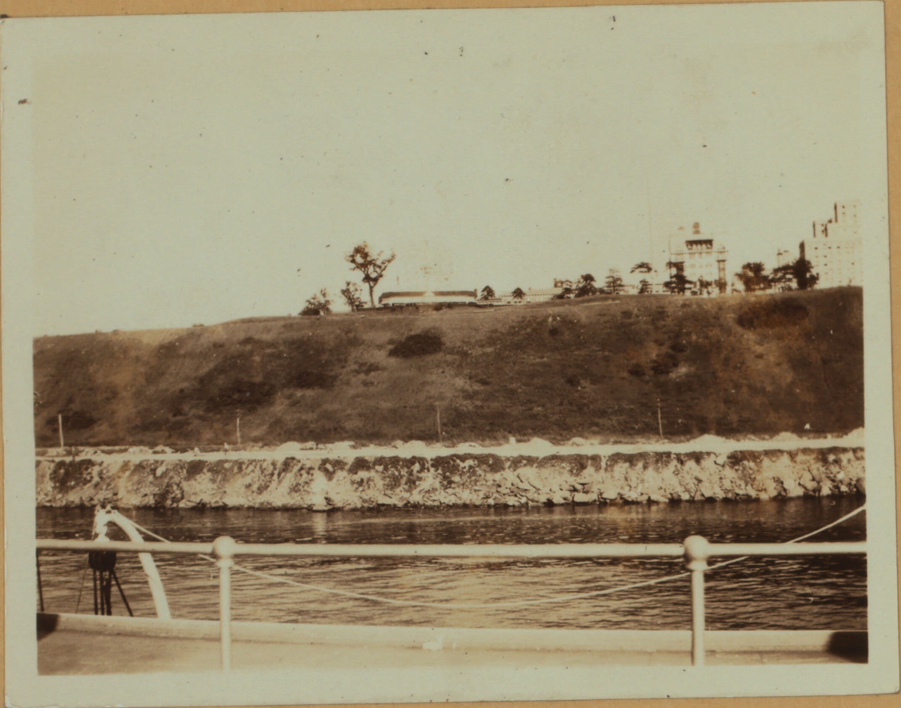 North (Hudson) River - Shore and skyline - Manhattan - 59th Street - George Washington Bridge - [Claremont Inn.], 1926