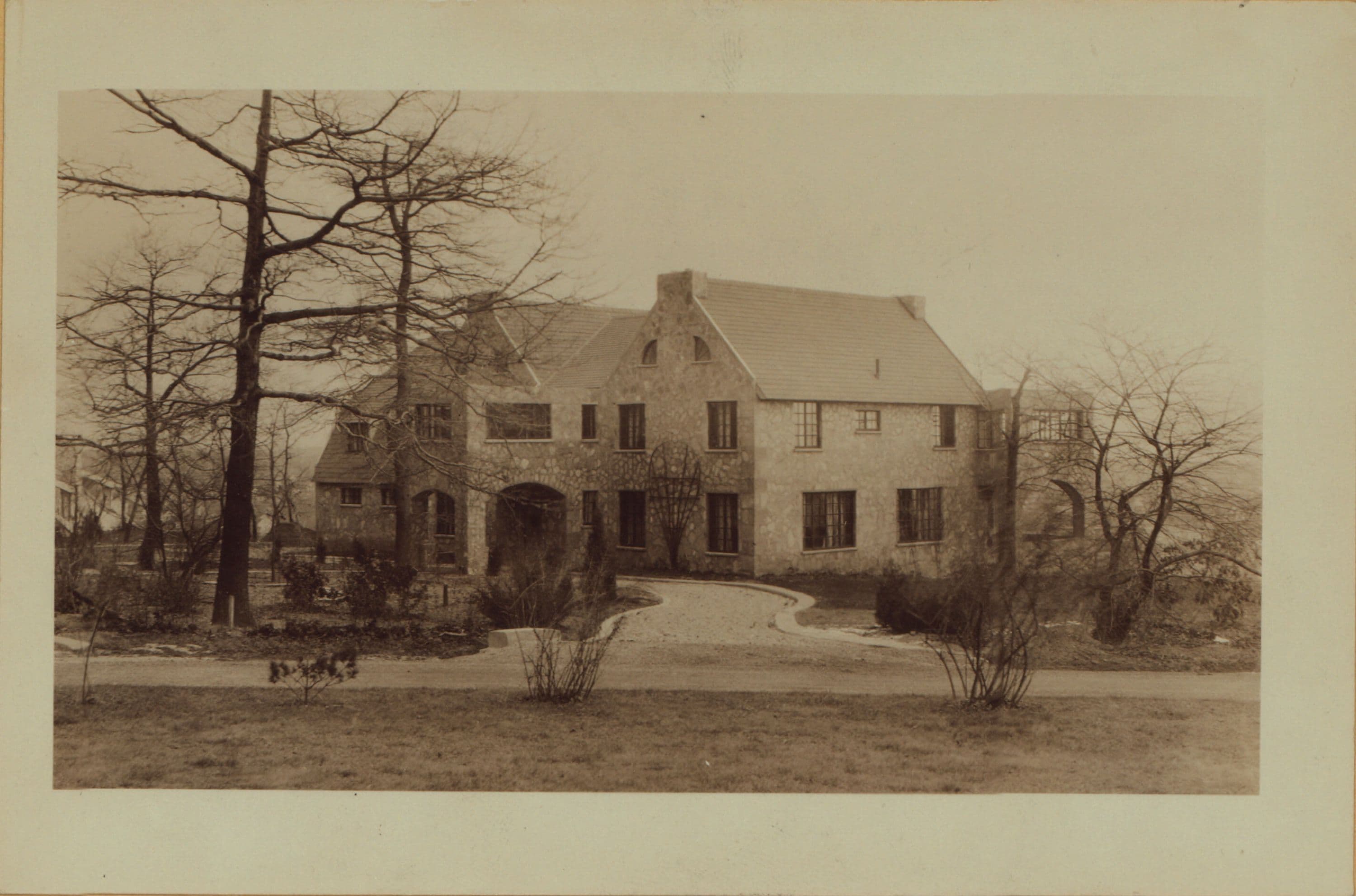 Richmond: Four Corners Road - Flagg Place