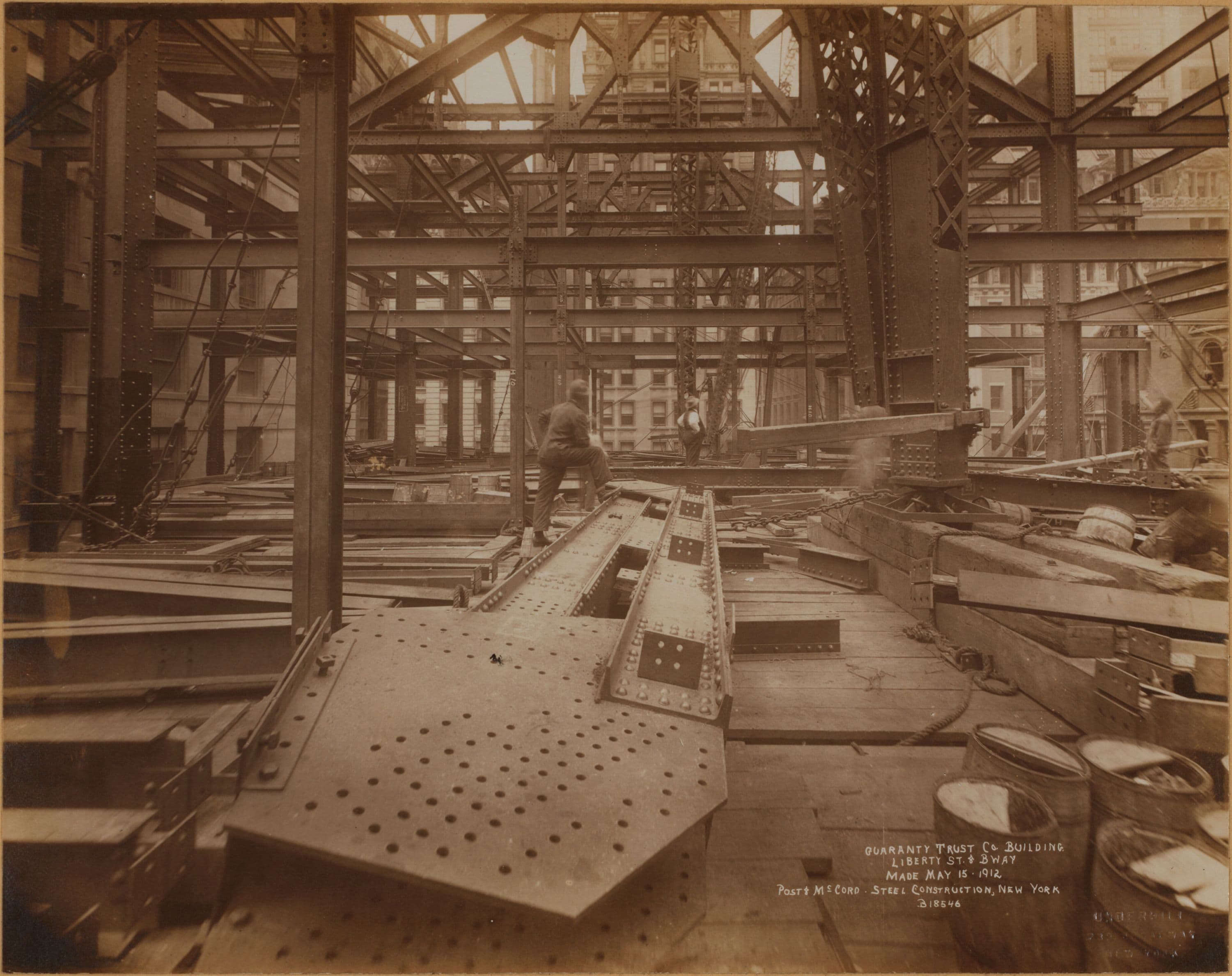 Manhattan: Broadway - Liberty Street
