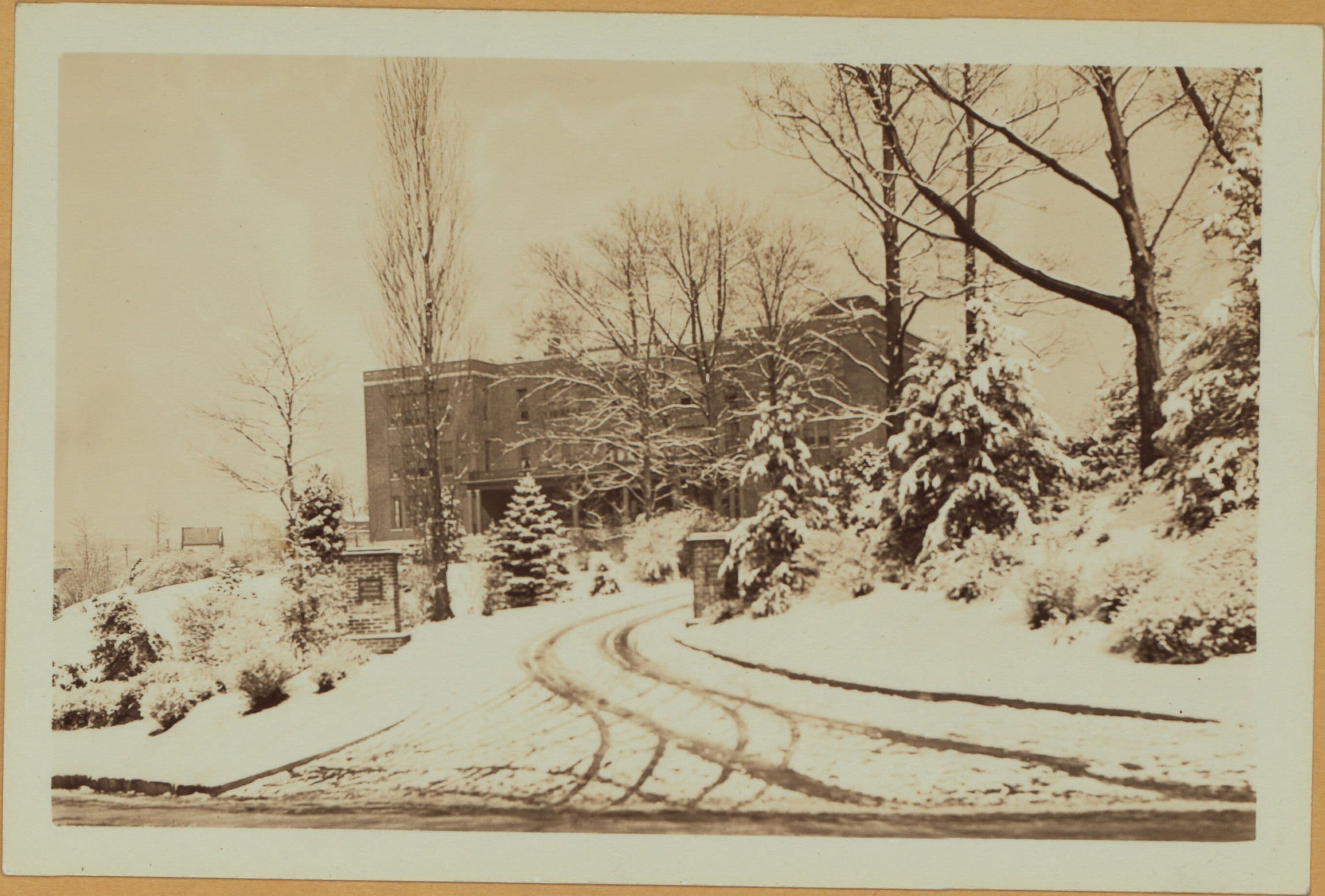 Richmond: Fingerboard Road - Hyland Boulevard