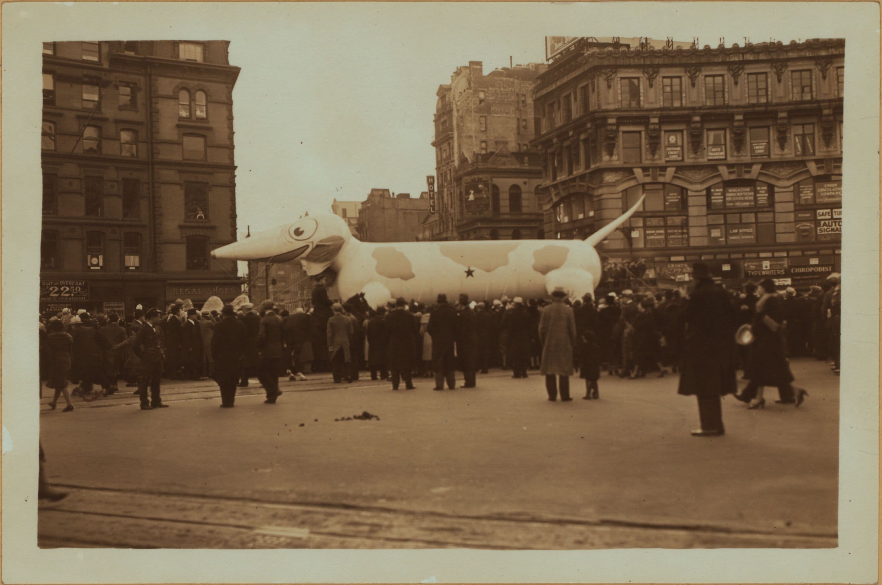 Celebrations - Parades - Municipal events - Macy's Thanksgiving Parade.