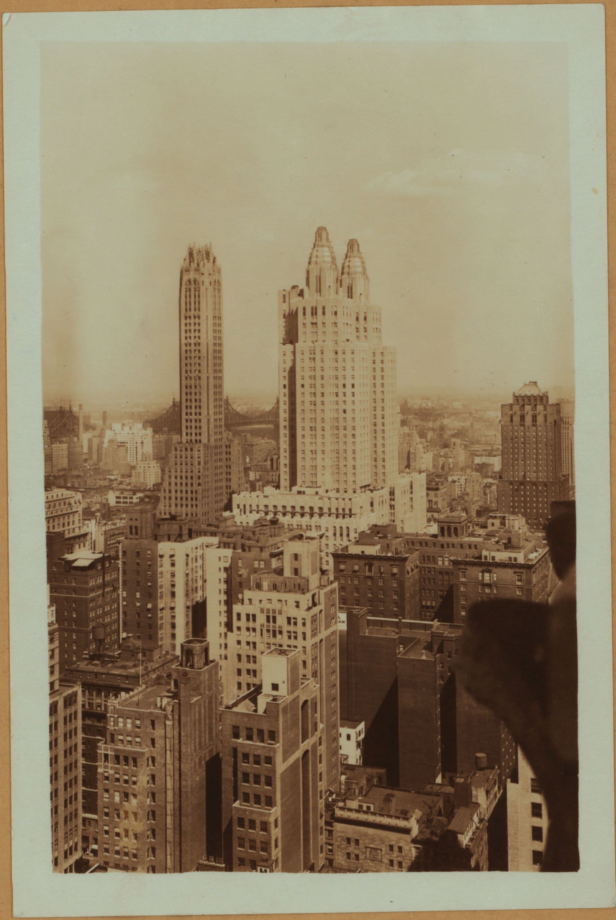 General view - 5th Avenue - East. [Manhattan: 5th Avenue - 47th Street ; R.C.A. Building ; Waldorf-Astoria Hotel.]
