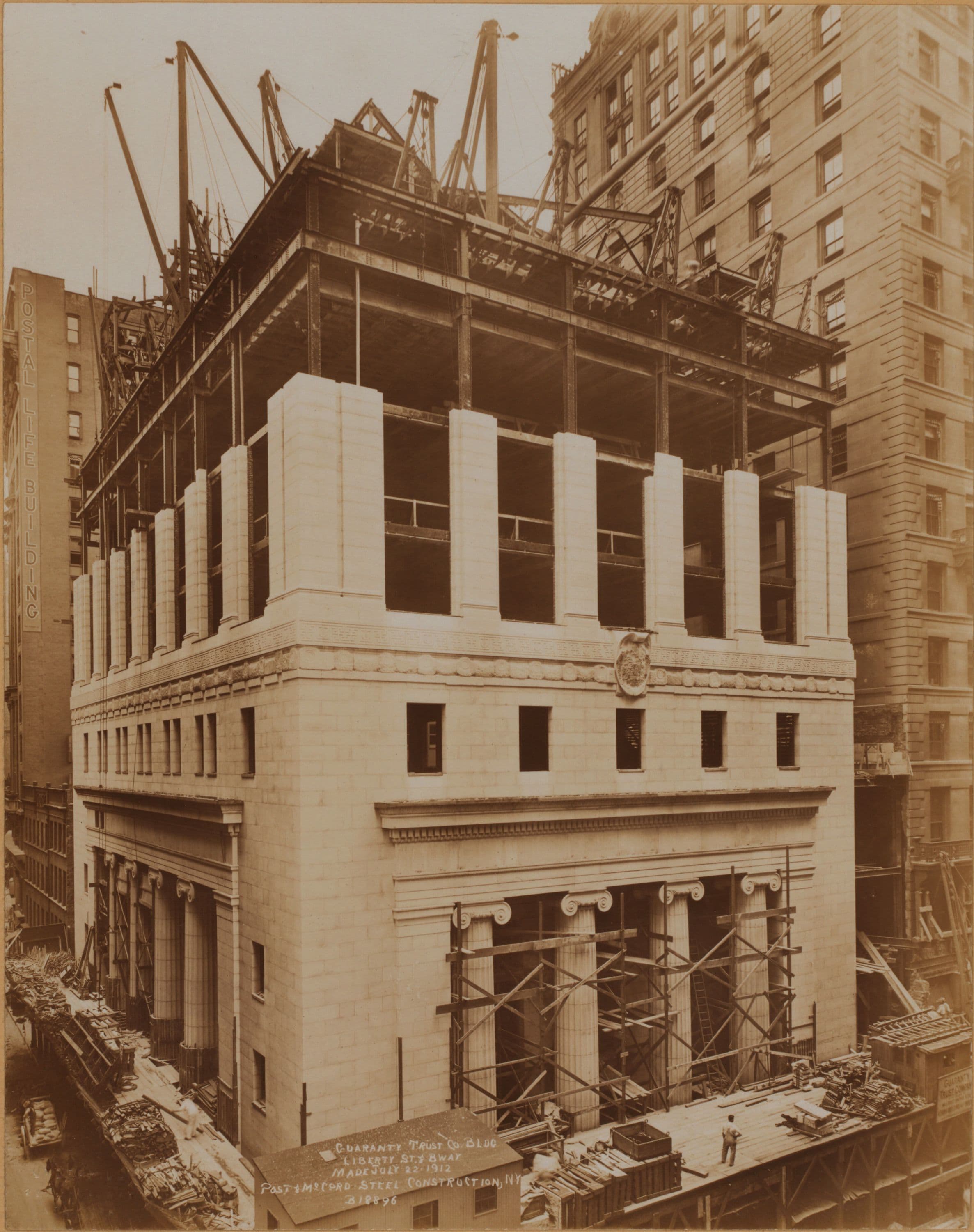 Manhattan: Broadway - Liberty Street