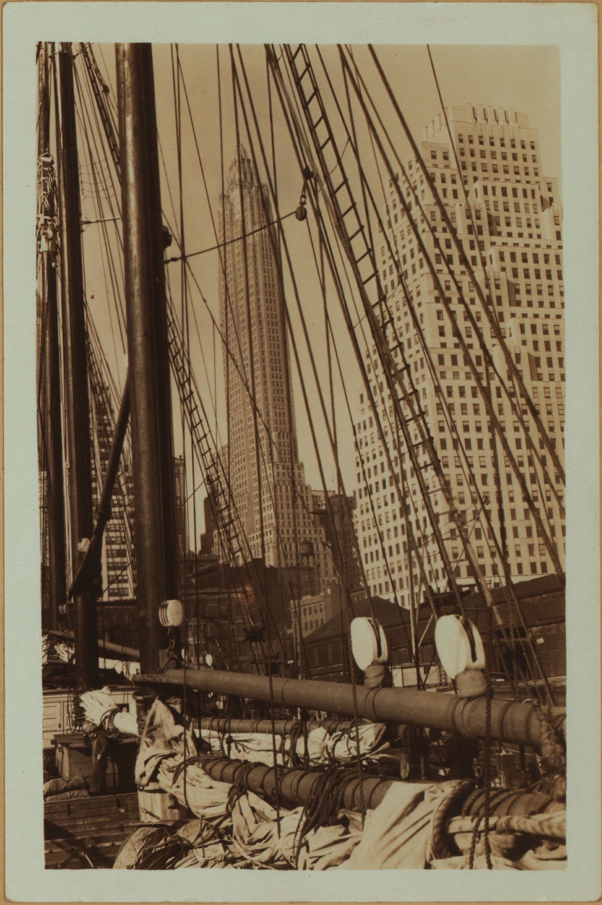 East River - Shore and skyline - South Ferry - Williamsburg Bridge - [Bank of Manhattan - 60 Wall Street Tower - American Sugar Refining Company.]