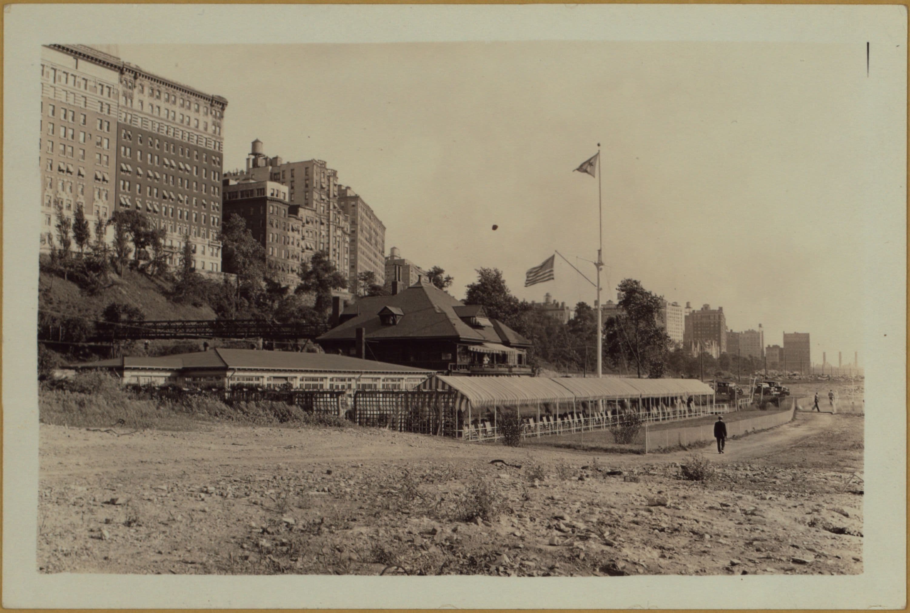 Manhattan: Riverside Drive - 93rd Street (West)