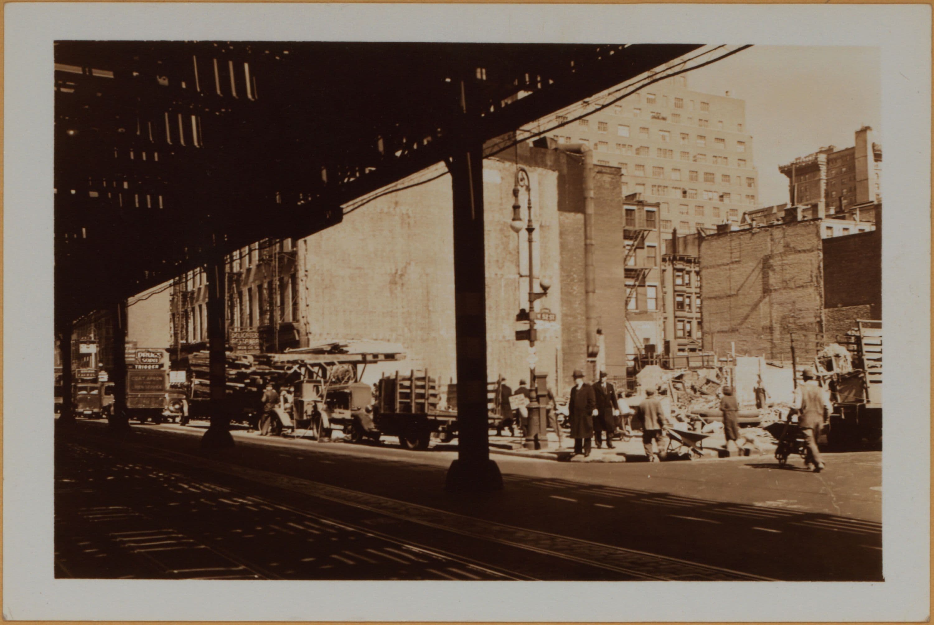 Manhattan: 6th Avenue - 52nd Street (West)