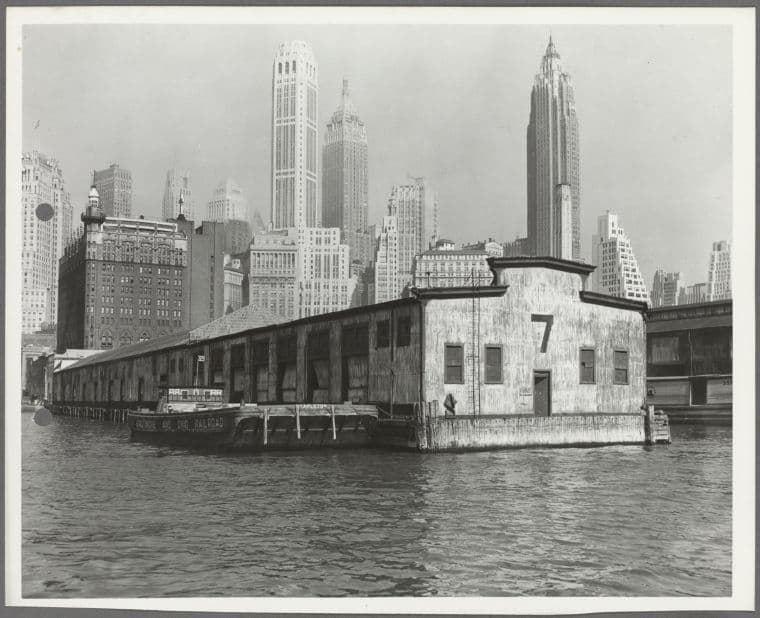 Baltimore and Ohio Railroad Company at Pier 7, East River]