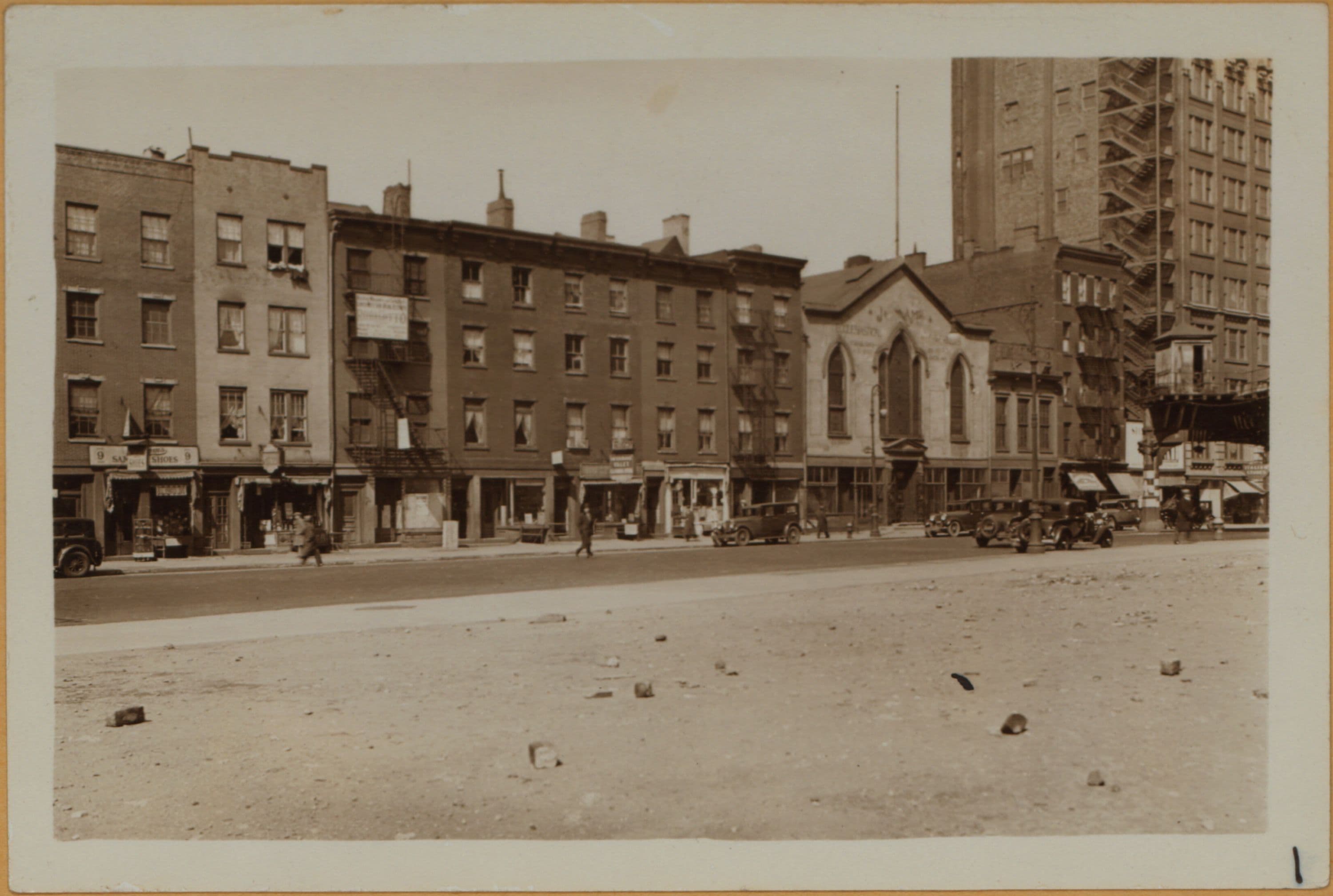 Manhattan : 6th Avenue - 3rd Street (West).