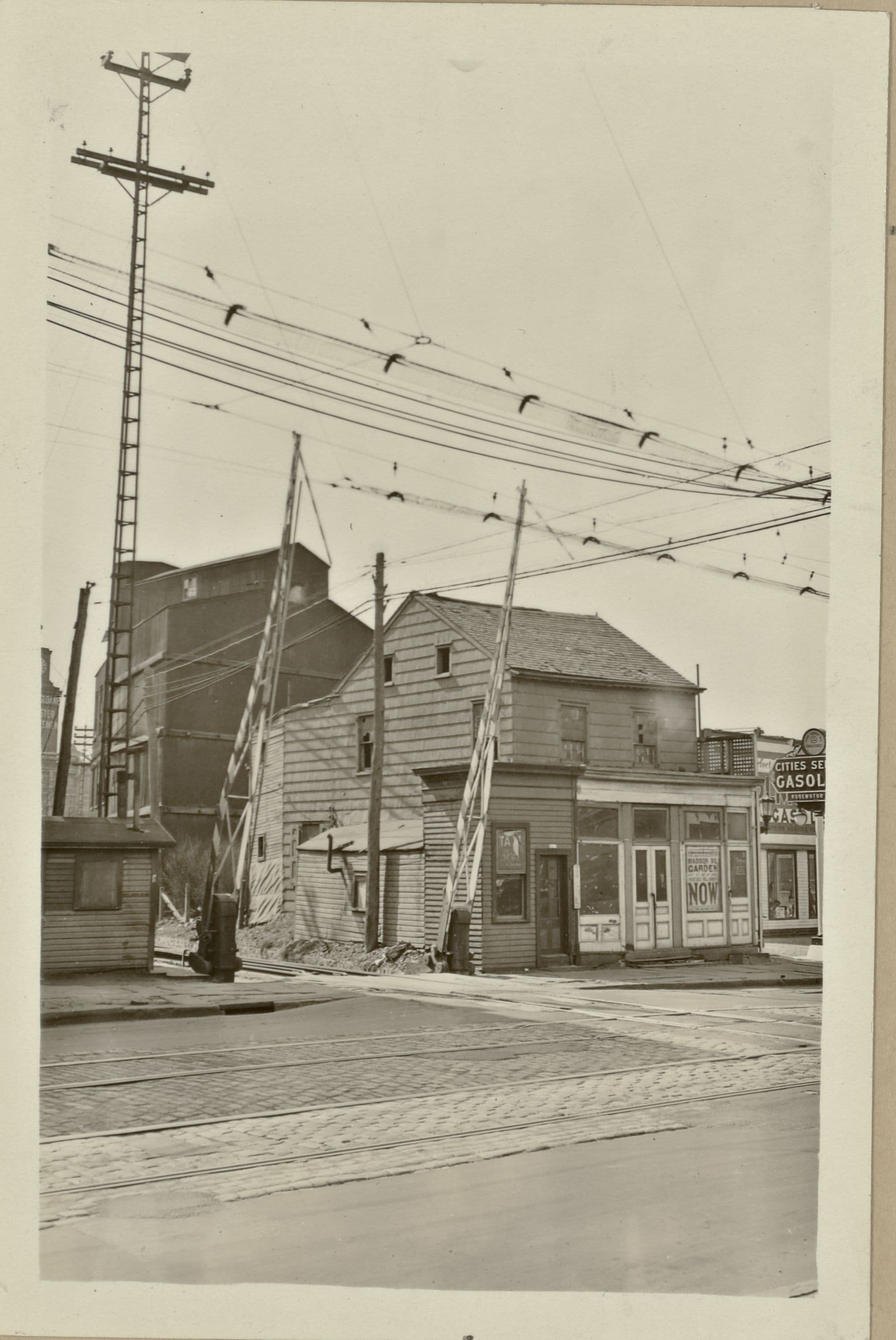Queens: Northern Boulevard - Kings Road