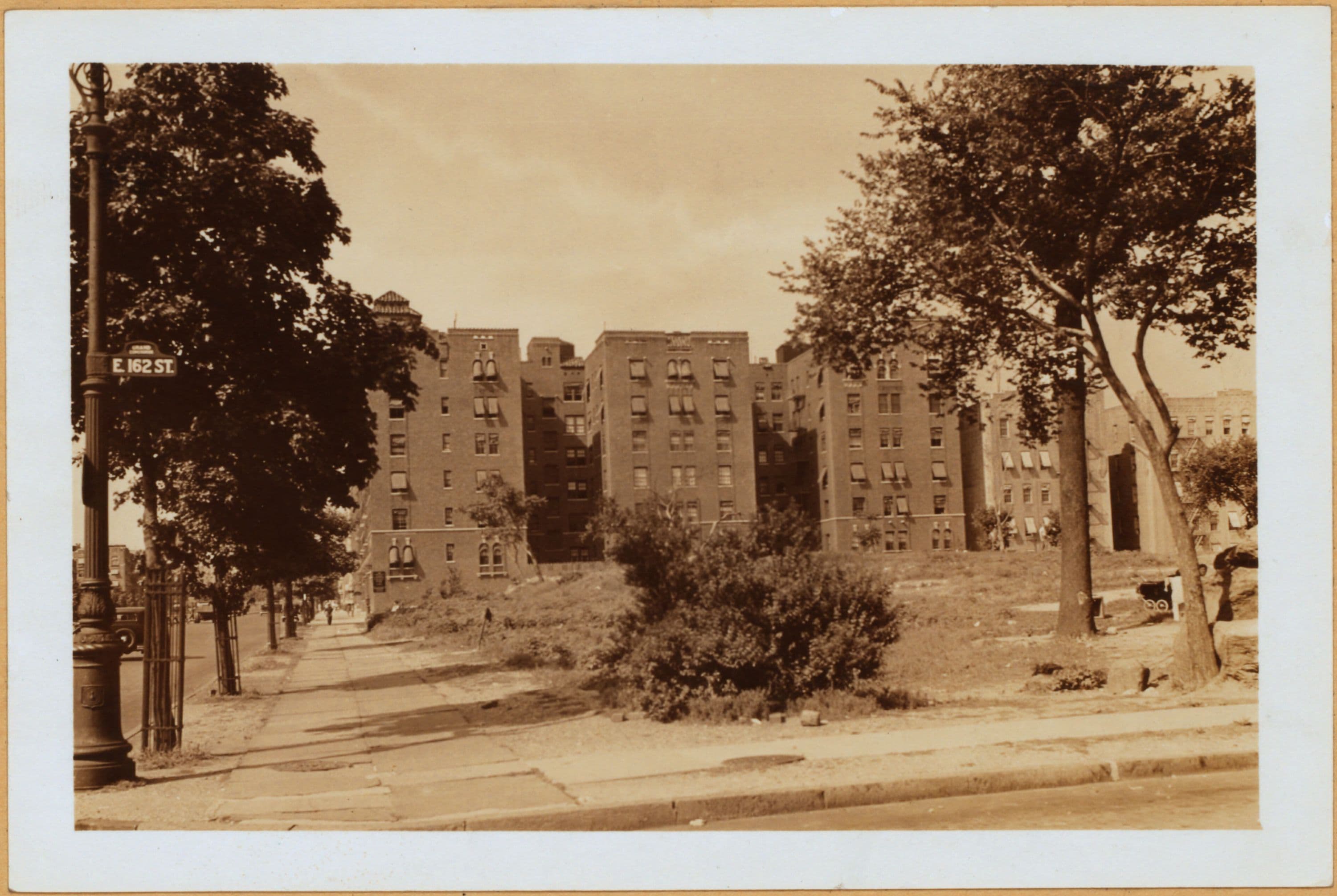 Bronx: Grand Concourse - 162nd Street (East)