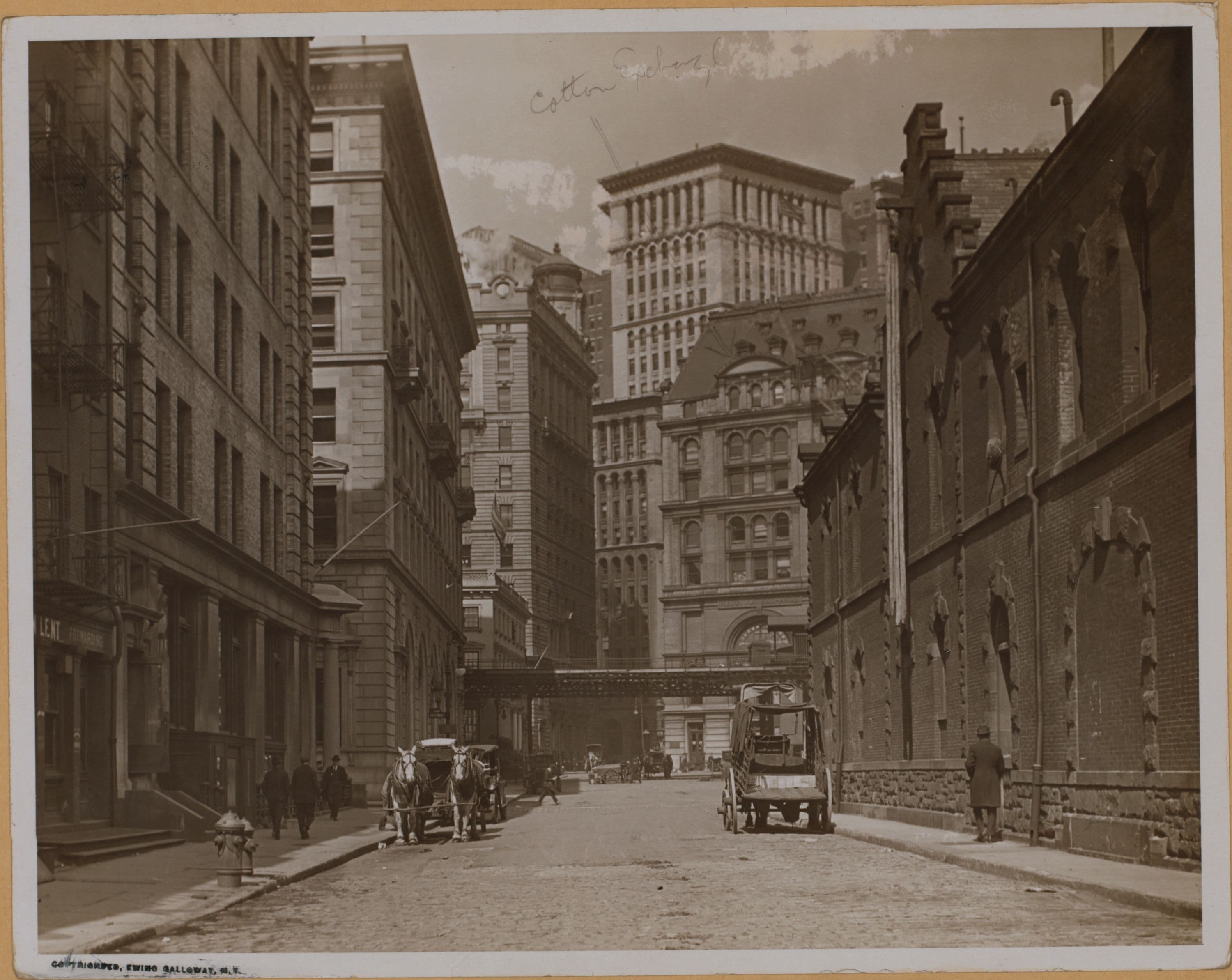 Manhattan: Hanover Square - Water Street