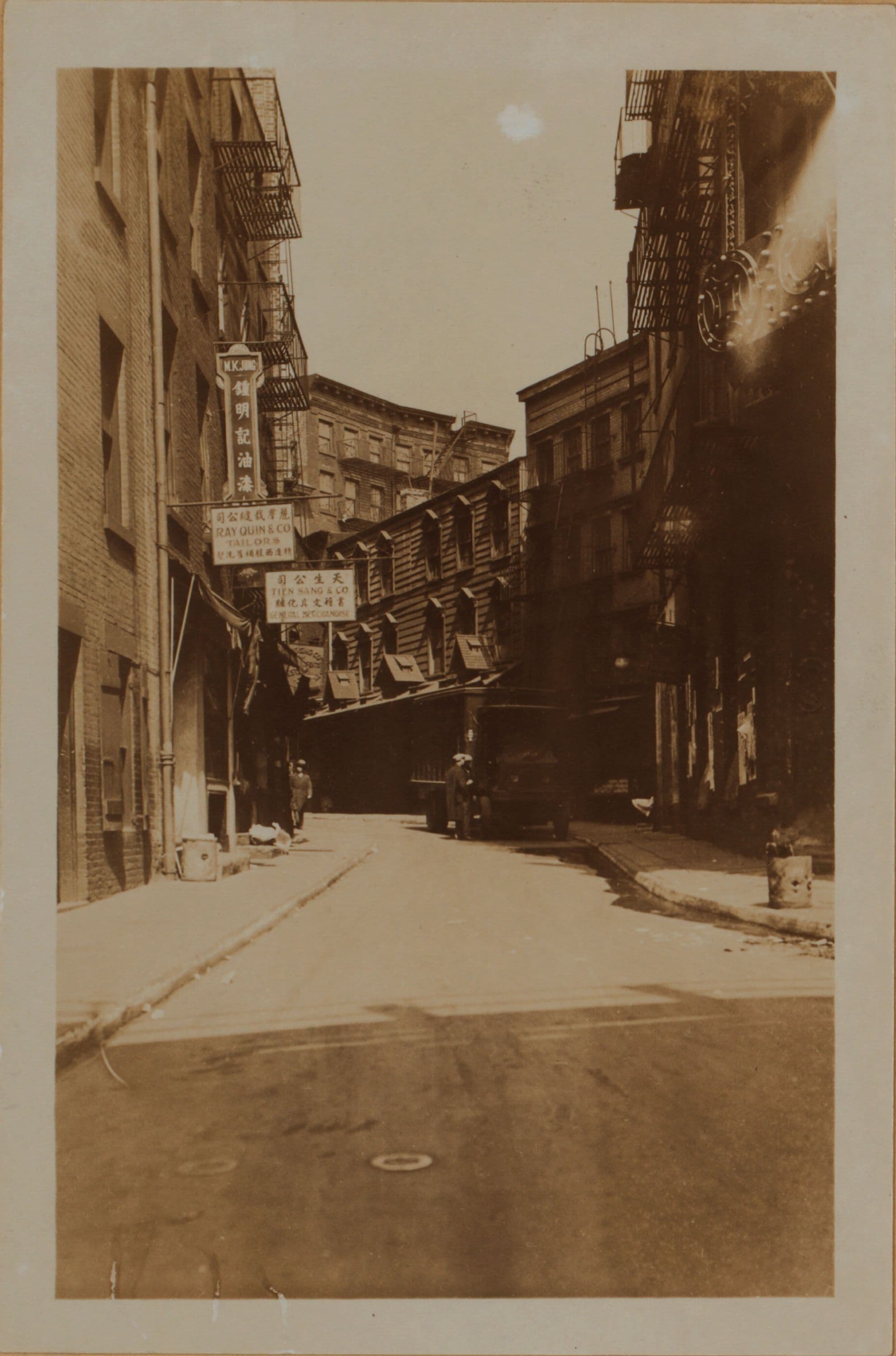 Manhattan: Downing Street - Doyers Street