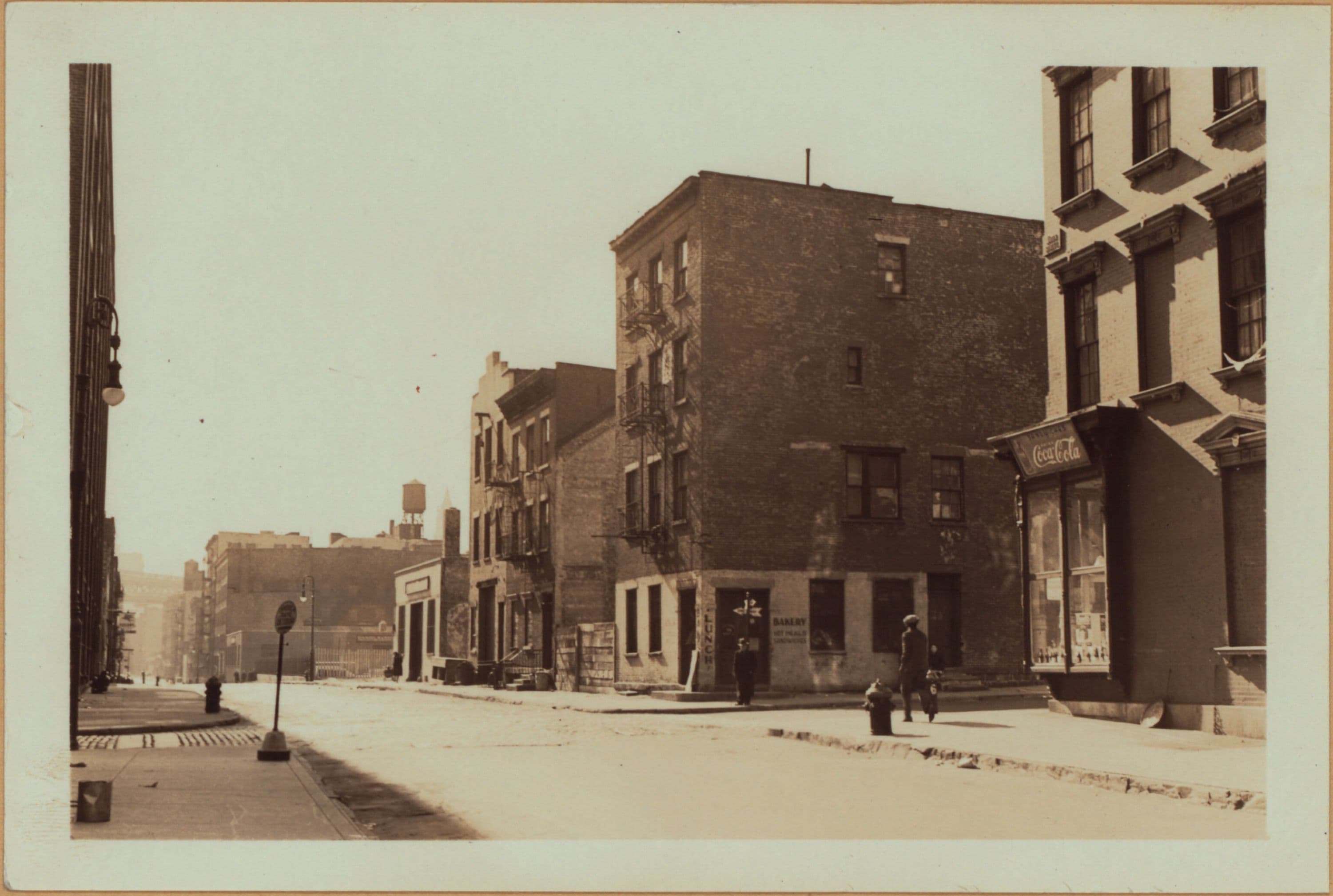 Manhattan: Water Street - Montgomery Street