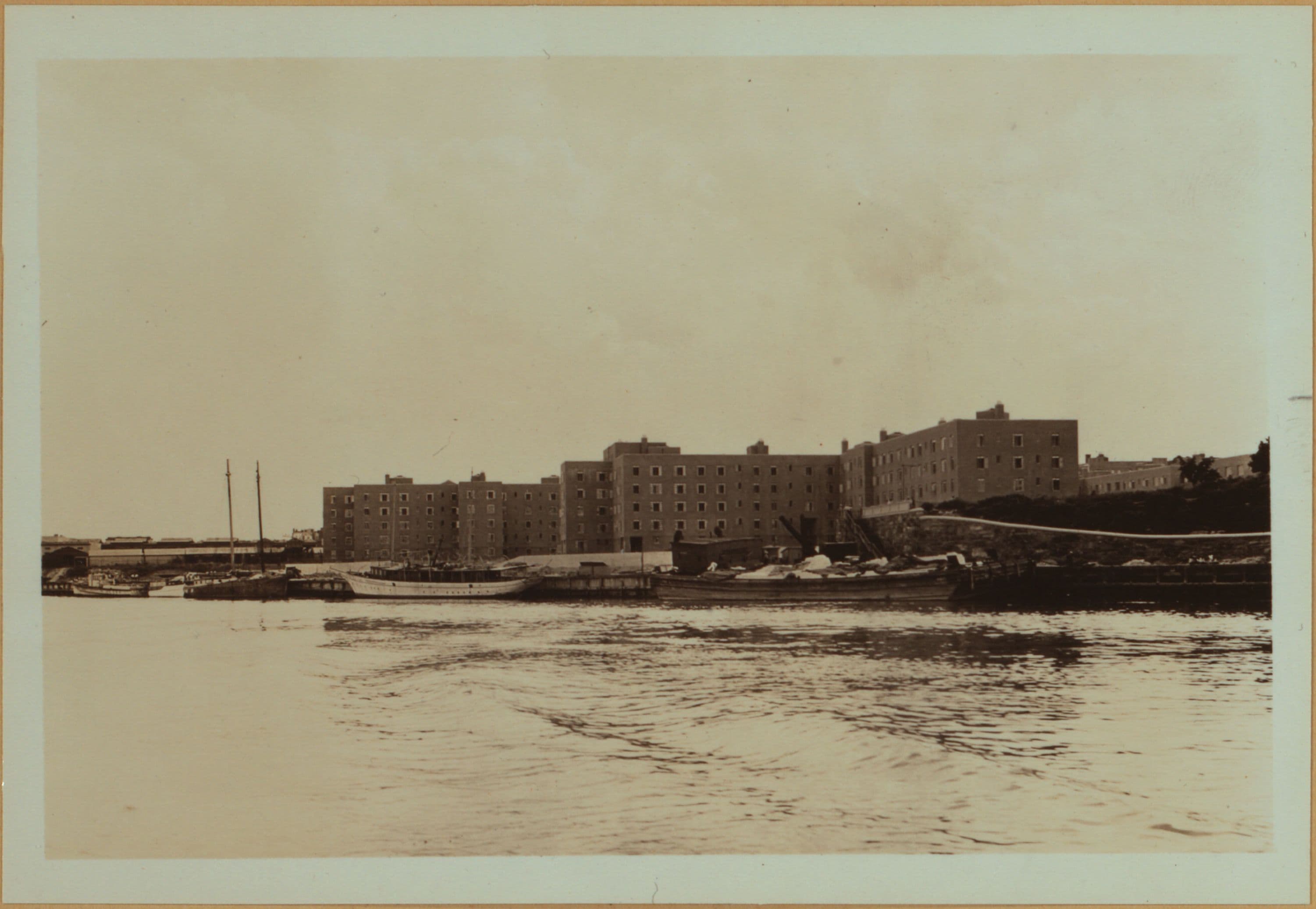 Harlem River - Manhattan - 155th Street (West) - [Harlem Houses.]