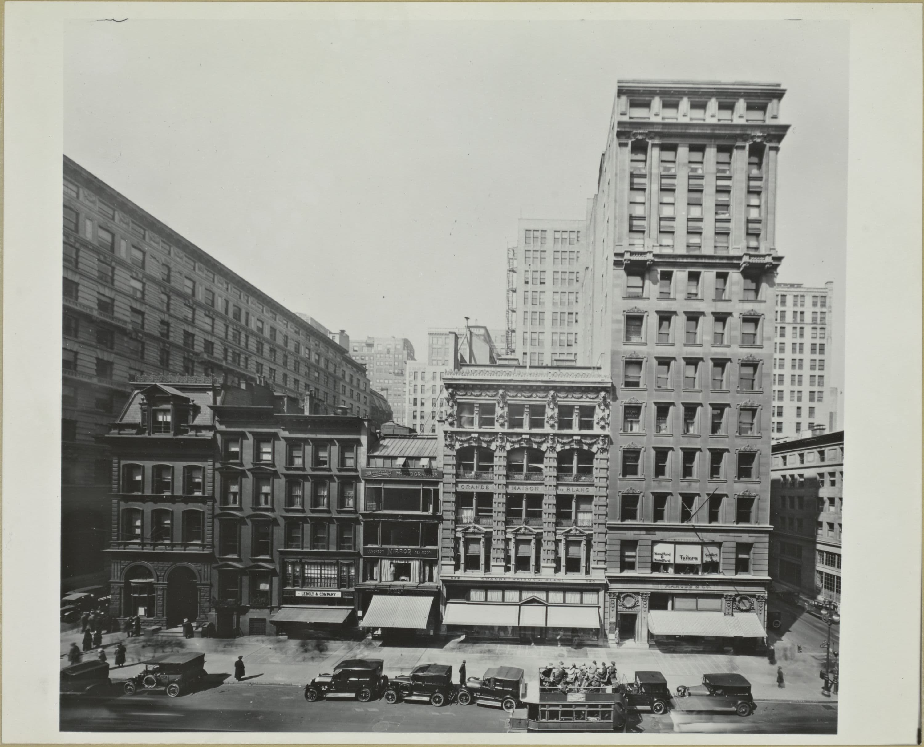 Manhattan: 5th Avenue - 44th Street