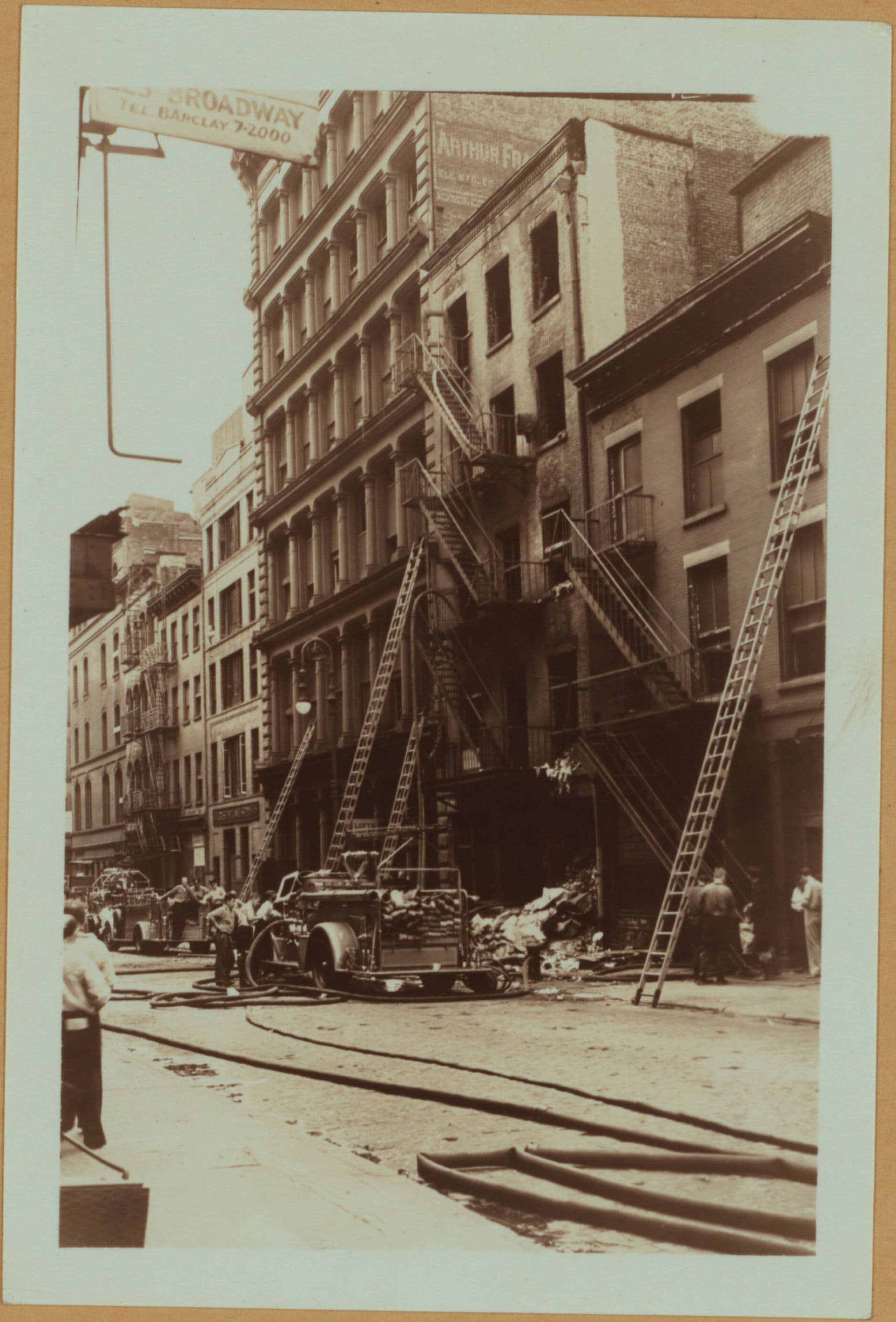 Fires, accidents and tragedies - [Fire in building.]