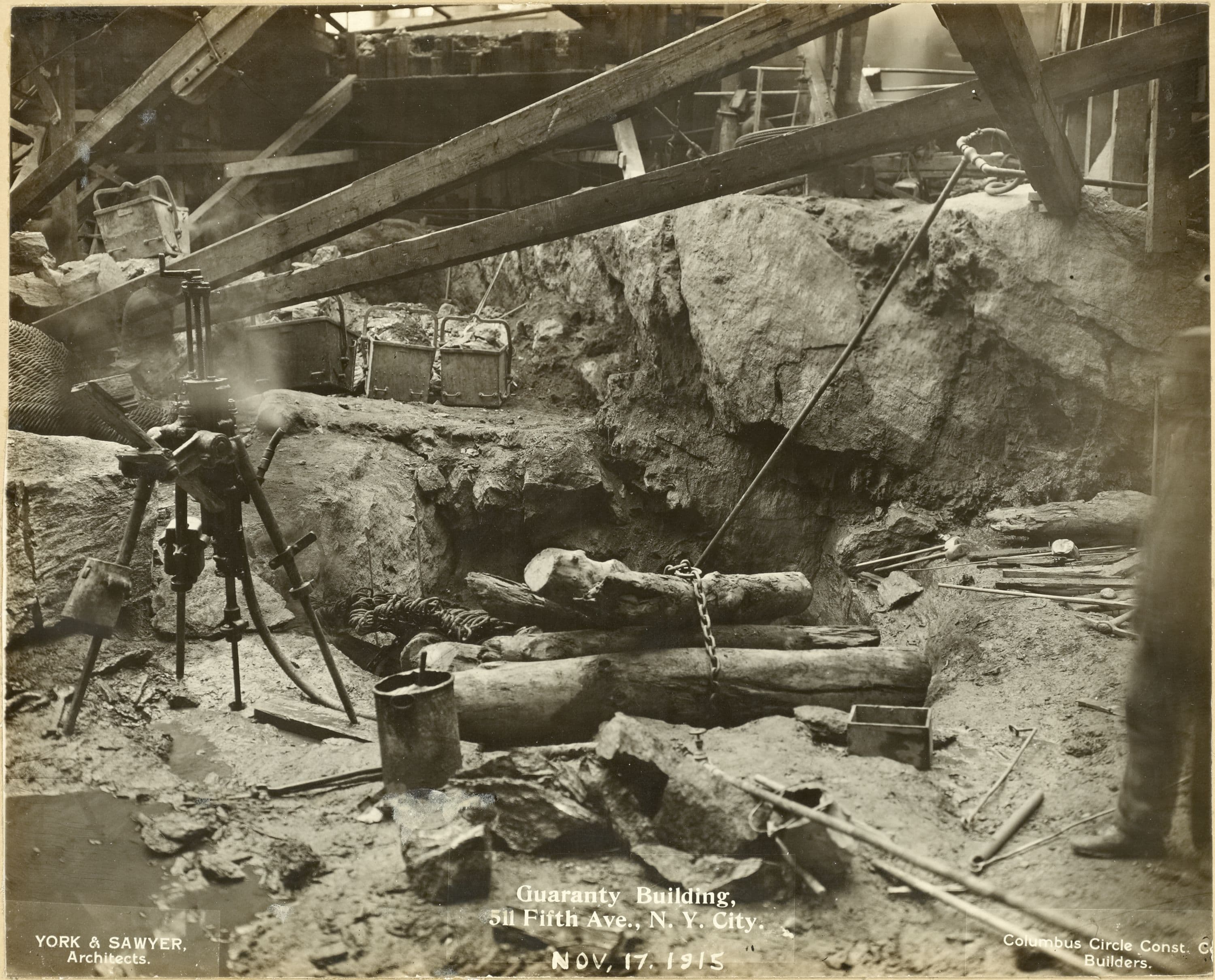 Manhattan: 5th Avenue and 43rd St., 1913-11-17