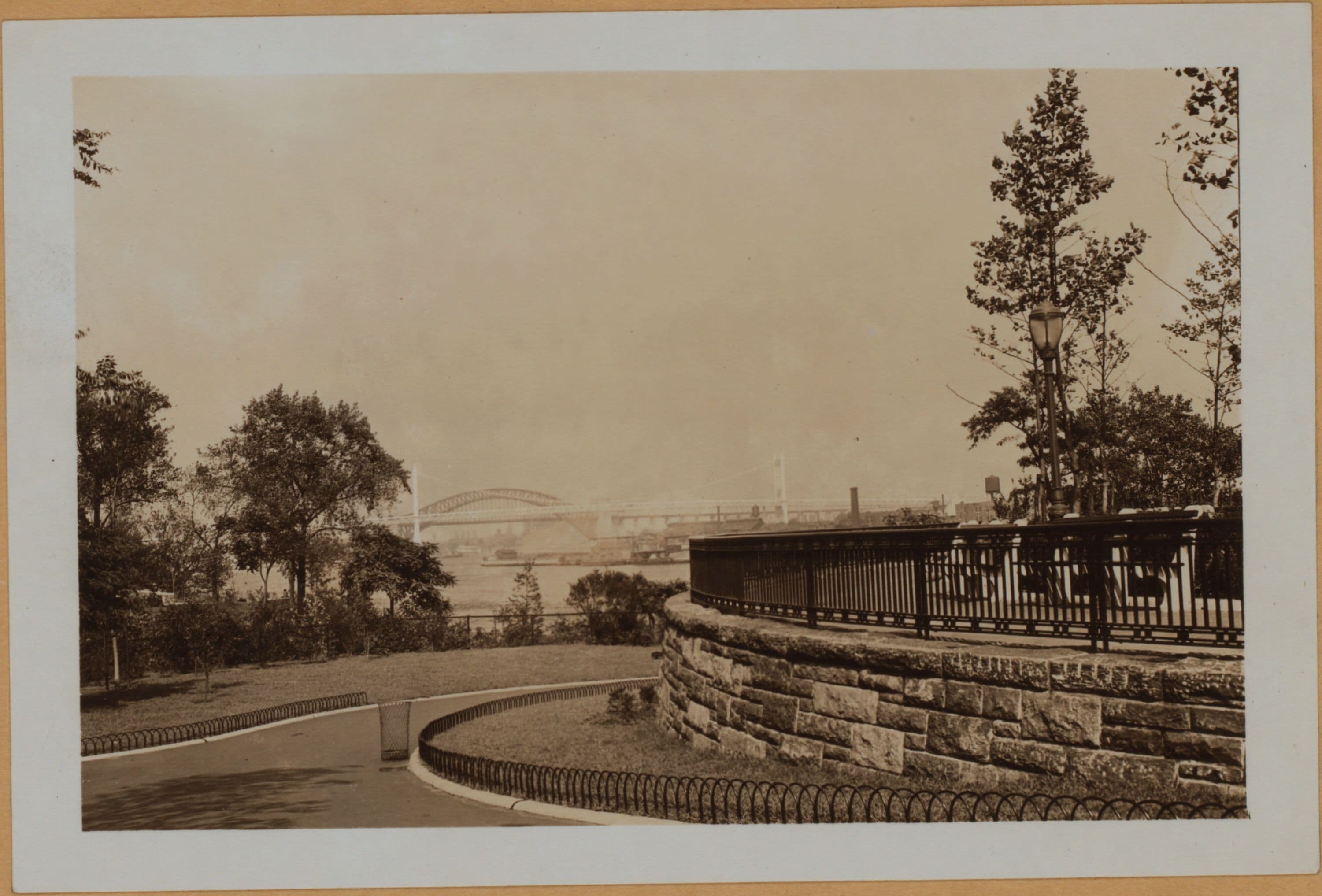 Manhattan: Carl Schurz Park (Northward).
