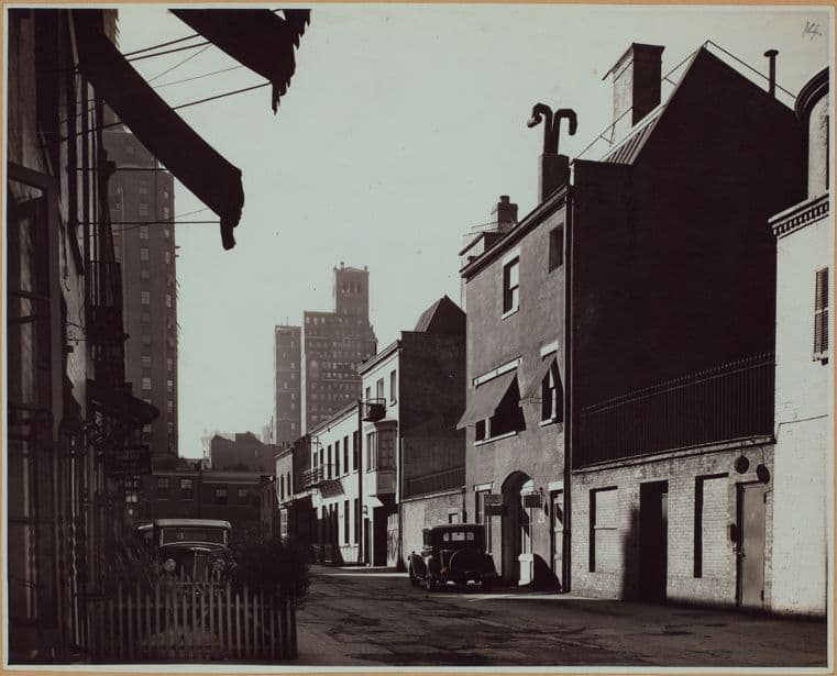 Manhattan: MacDougal Alley - MacDougal Street