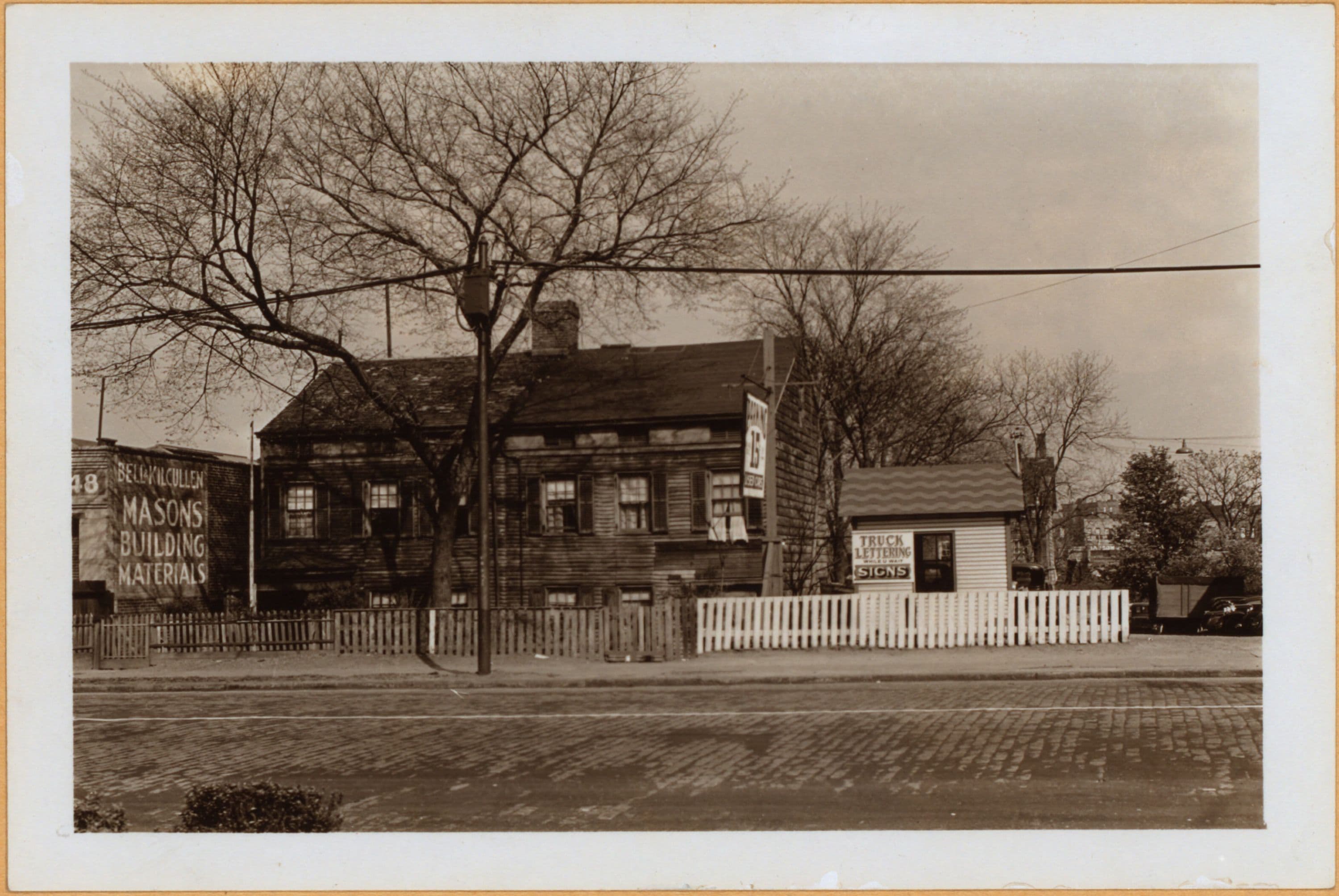 Bronx: West Farms Road.