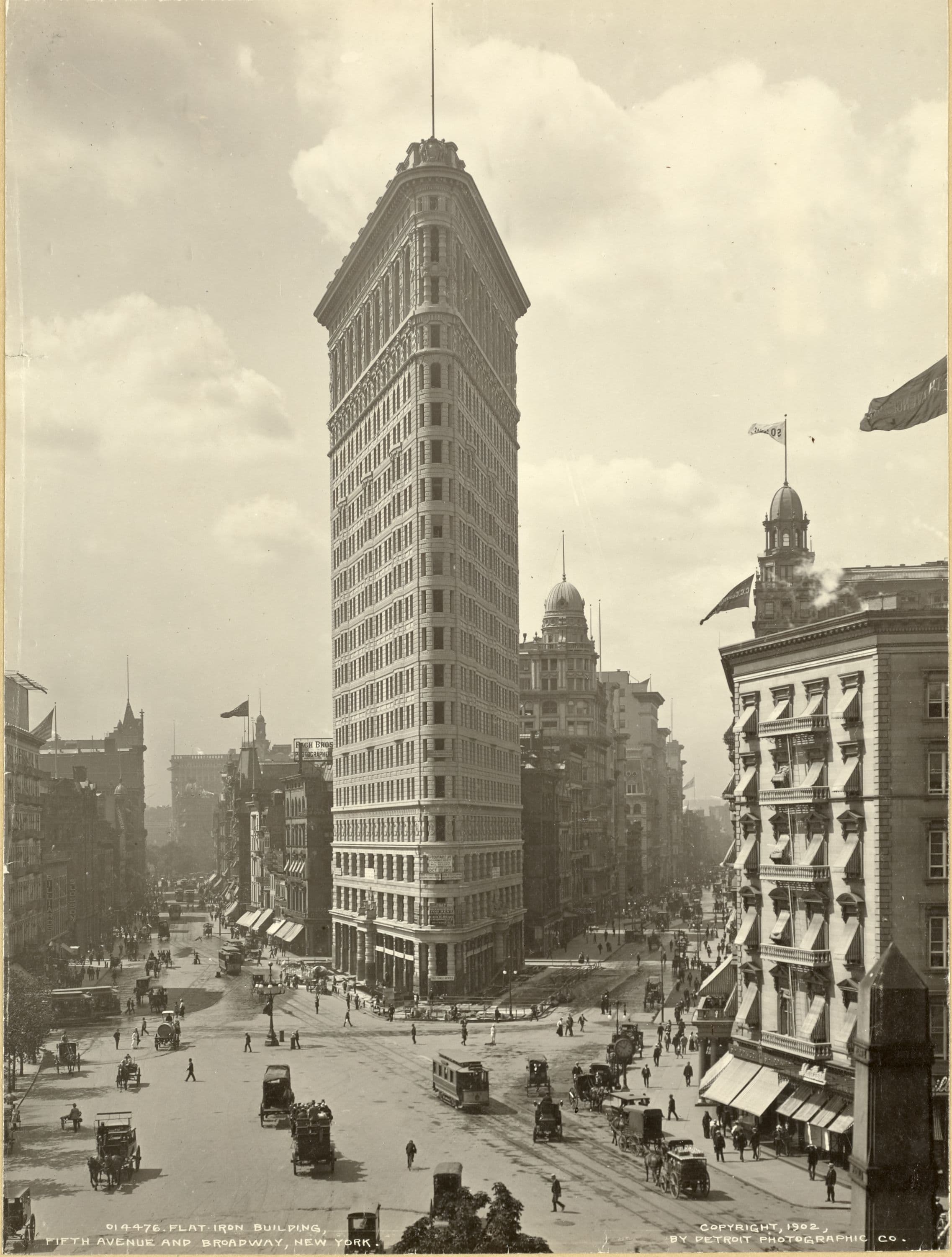 Manhattan: 5th Avenue - [Between 22nd and 23rd Streets]