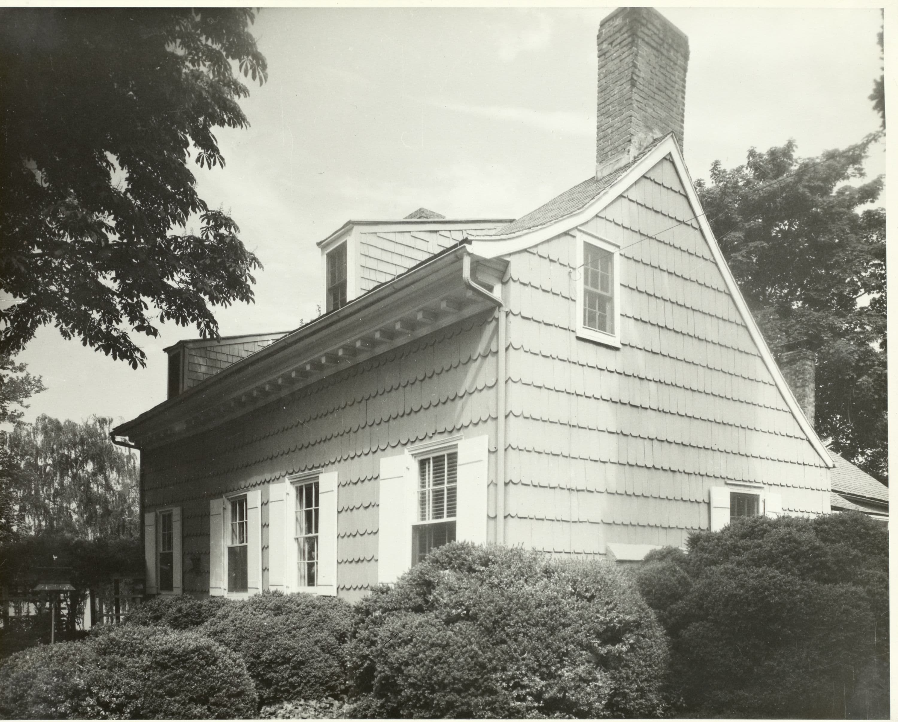 Queens: West Drive - Alston Place