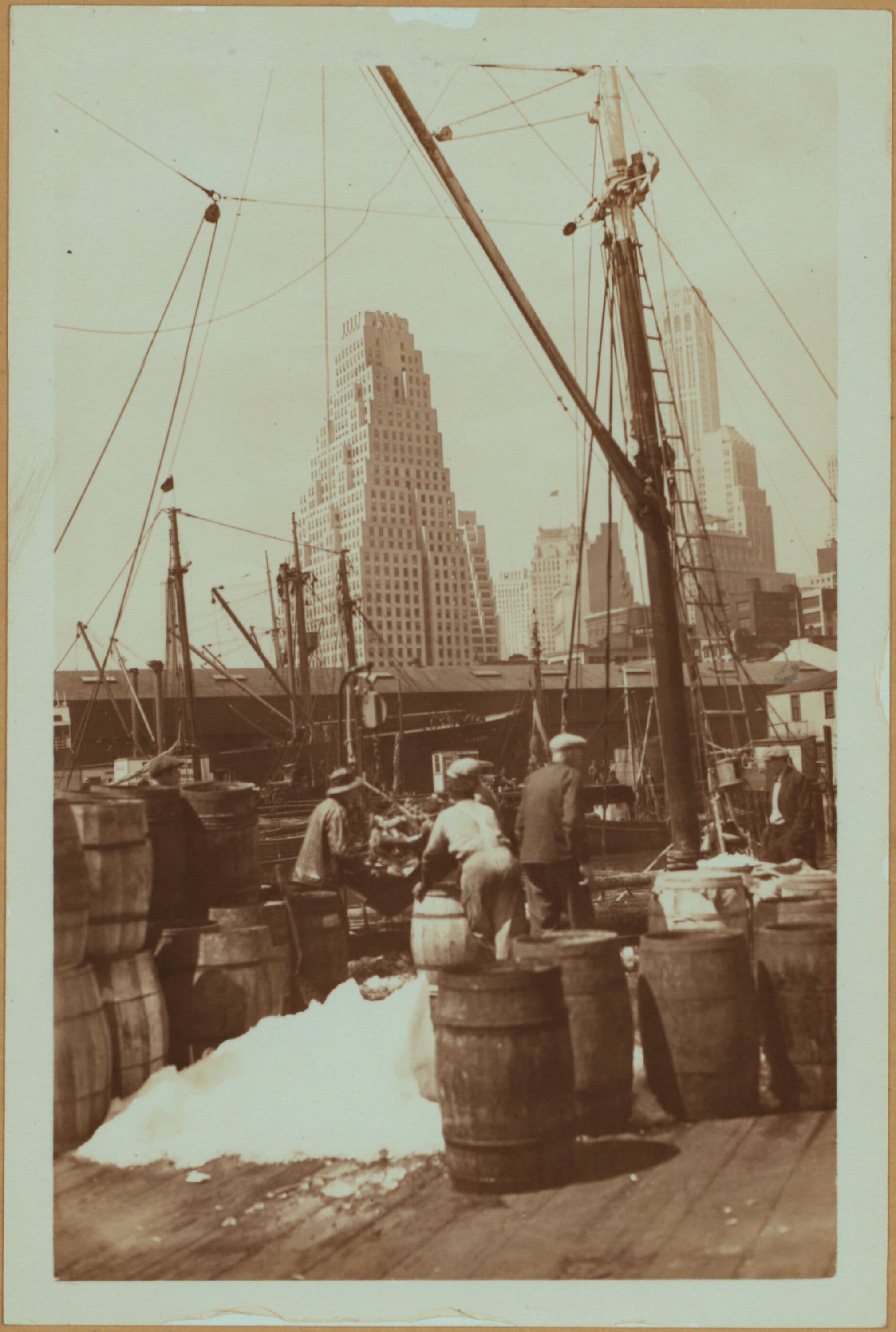 Fulton fish market docks in Manhattan - [Packing fish into barrels.], 1934