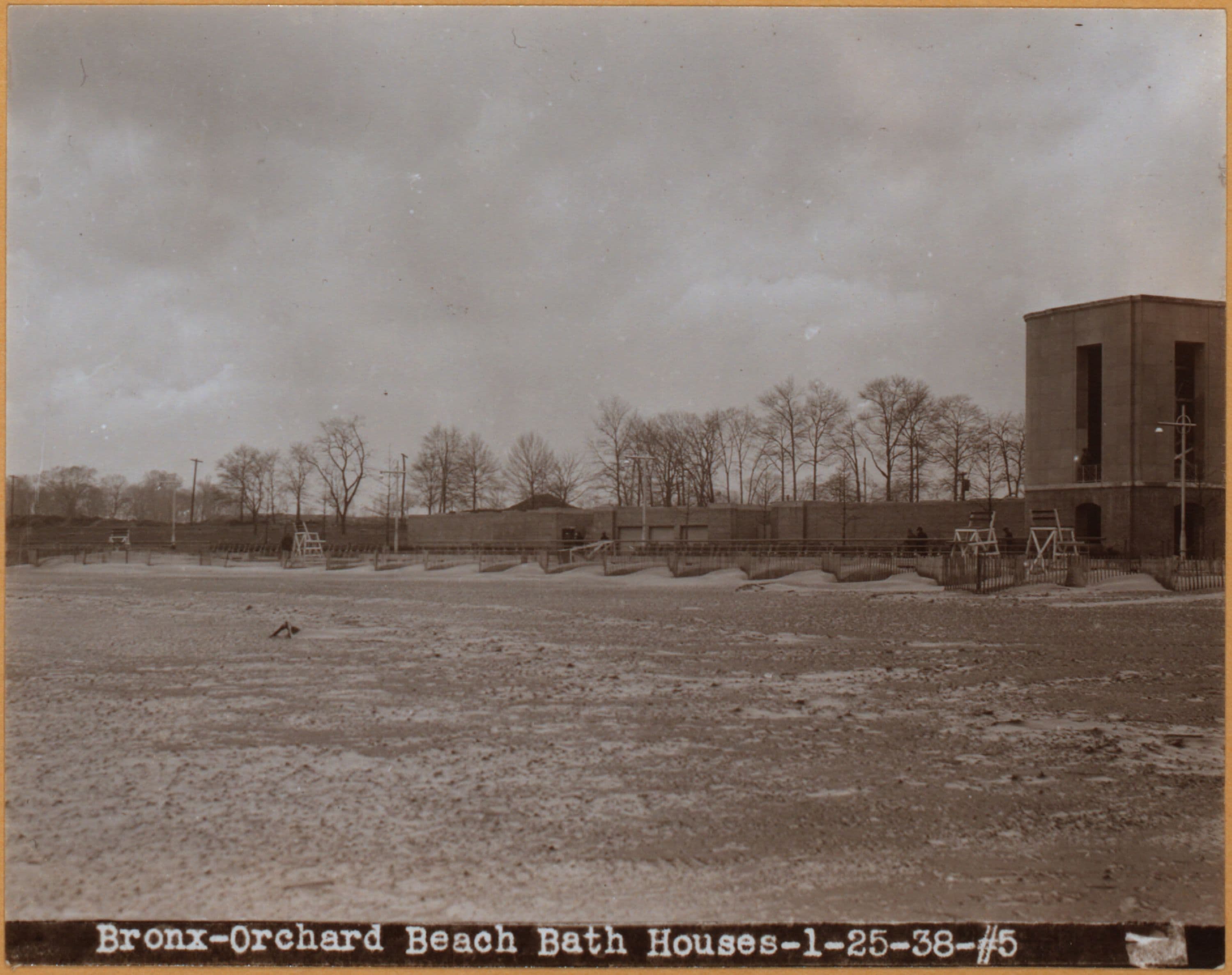Bronx: Pelham Bay Park - Orchard Beach.